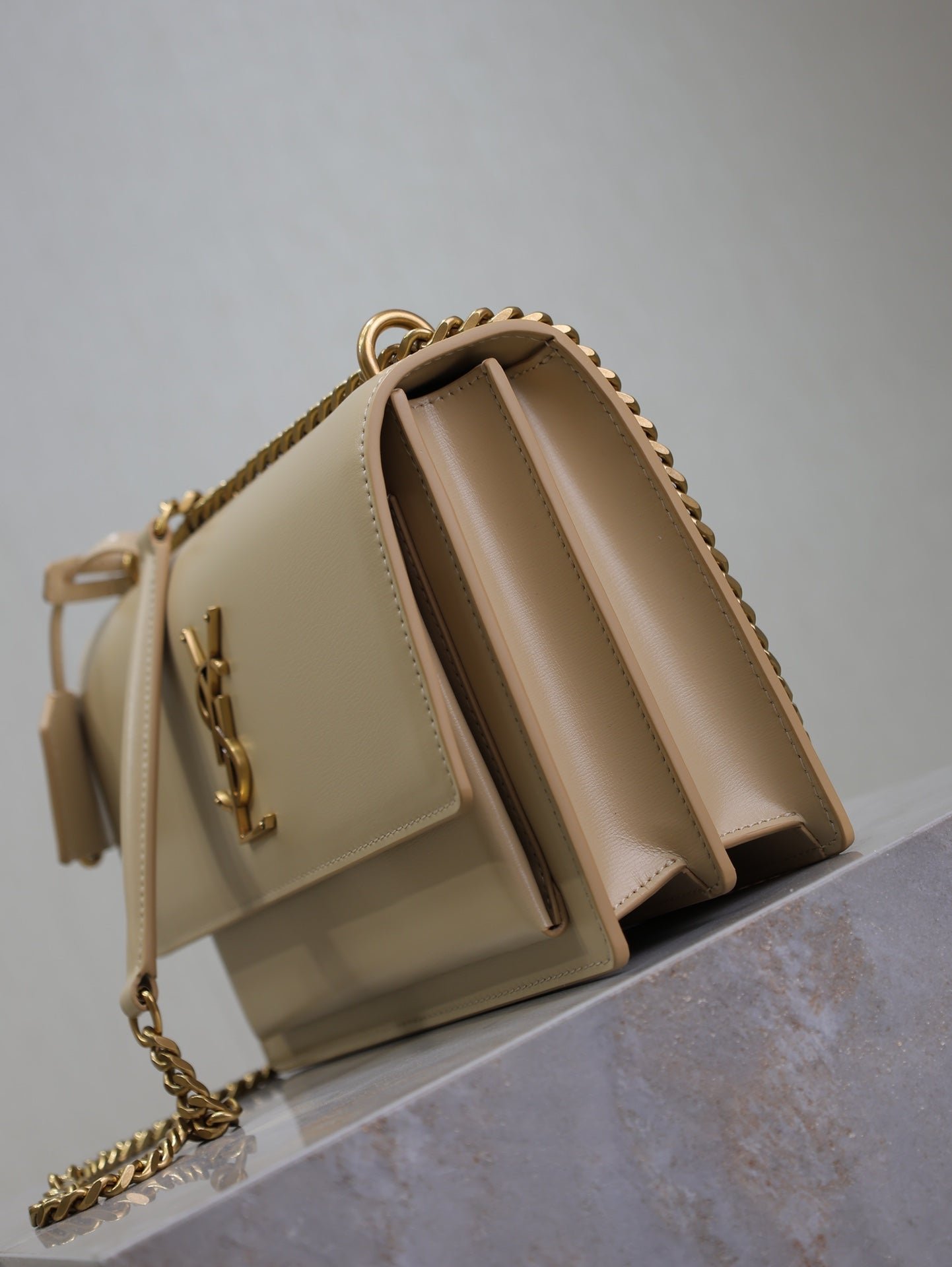 {Style No: QEQPZQBF} YSL 25S SUNSET BAG 22 IN NUDE CALFSKIN GOLD HARDWARE - Image 8