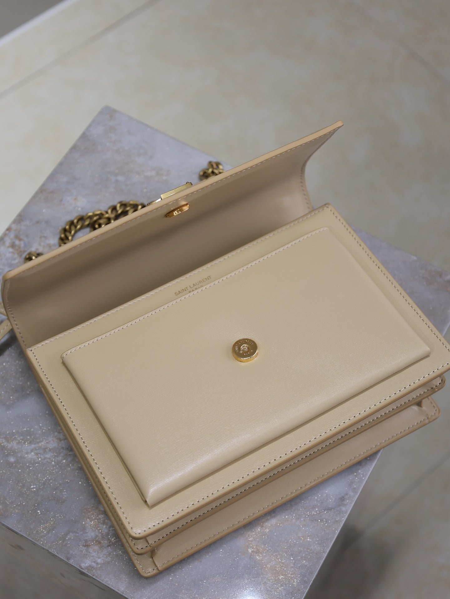 {Style No: QEQPZQBF} YSL 25S SUNSET BAG 22 IN NUDE CALFSKIN GOLD HARDWARE - Image 4