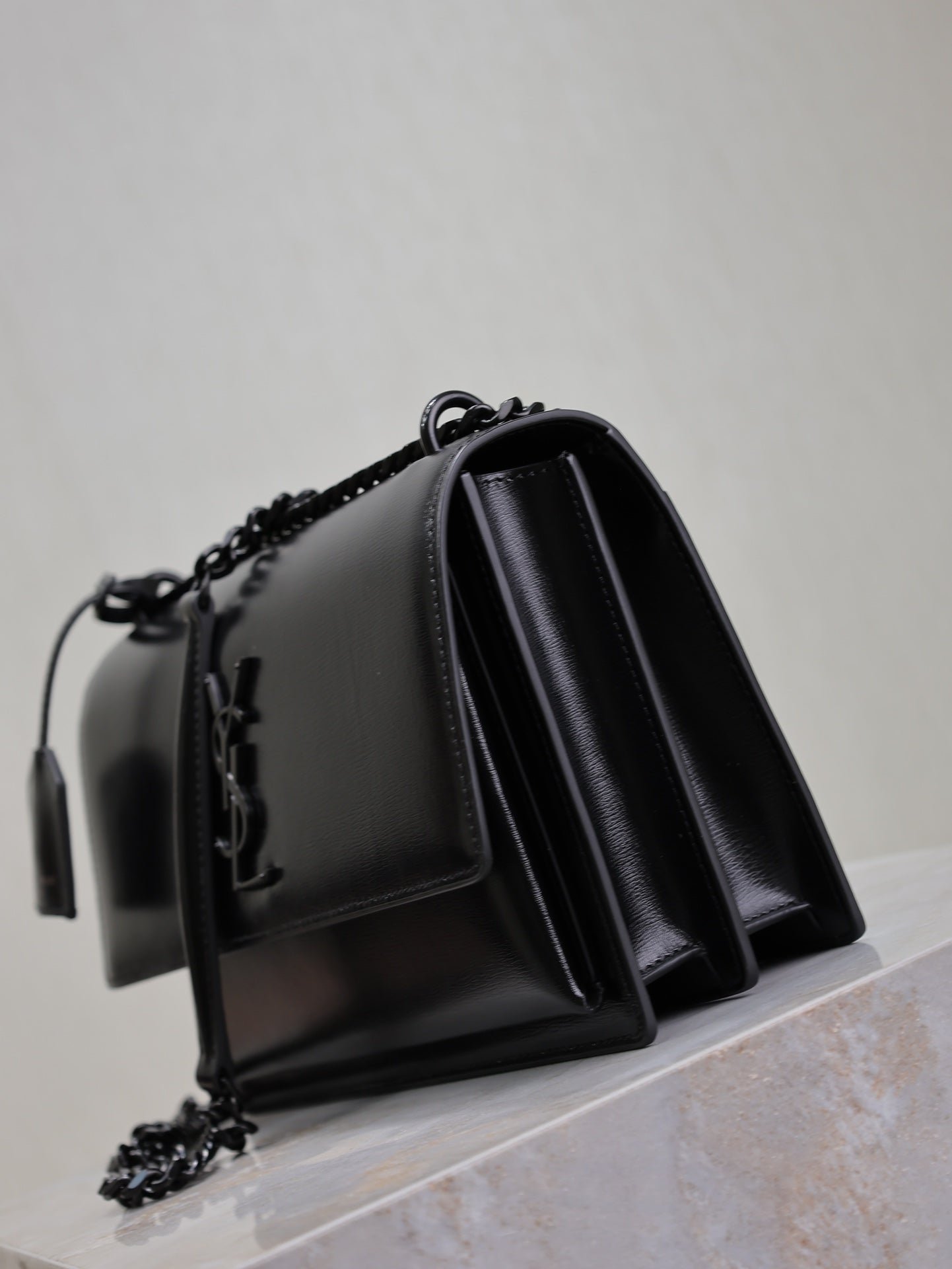 {Style No: IQCY9YO9} YSL 25S SUNSET BAG 22 IN BLACK CALFSKIN BLACK HARDWRE - Image 8