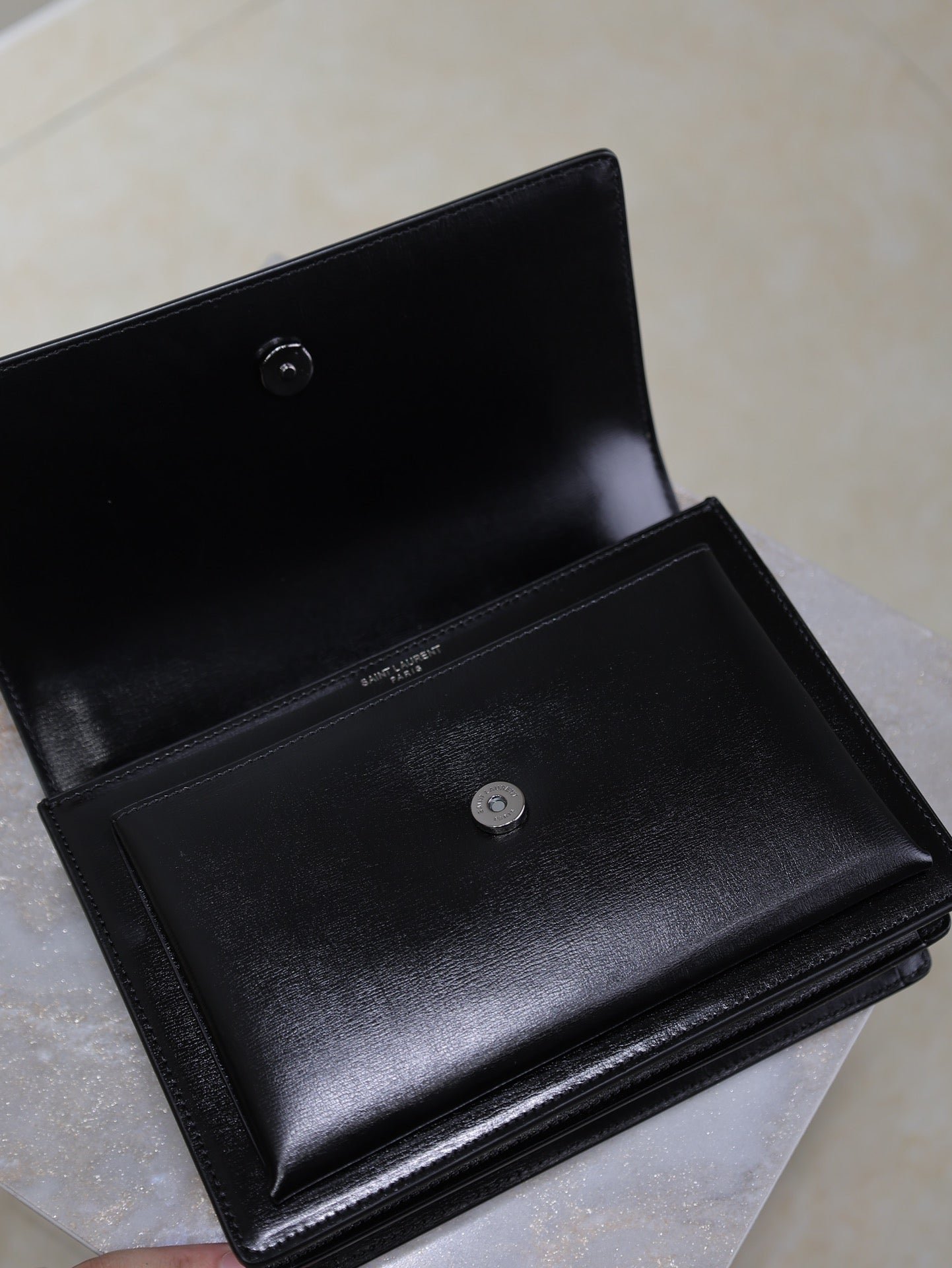 {Style No: IQCY9YO9} YSL 25S SUNSET BAG 22 IN BLACK CALFSKIN BLACK HARDWRE - Image 6