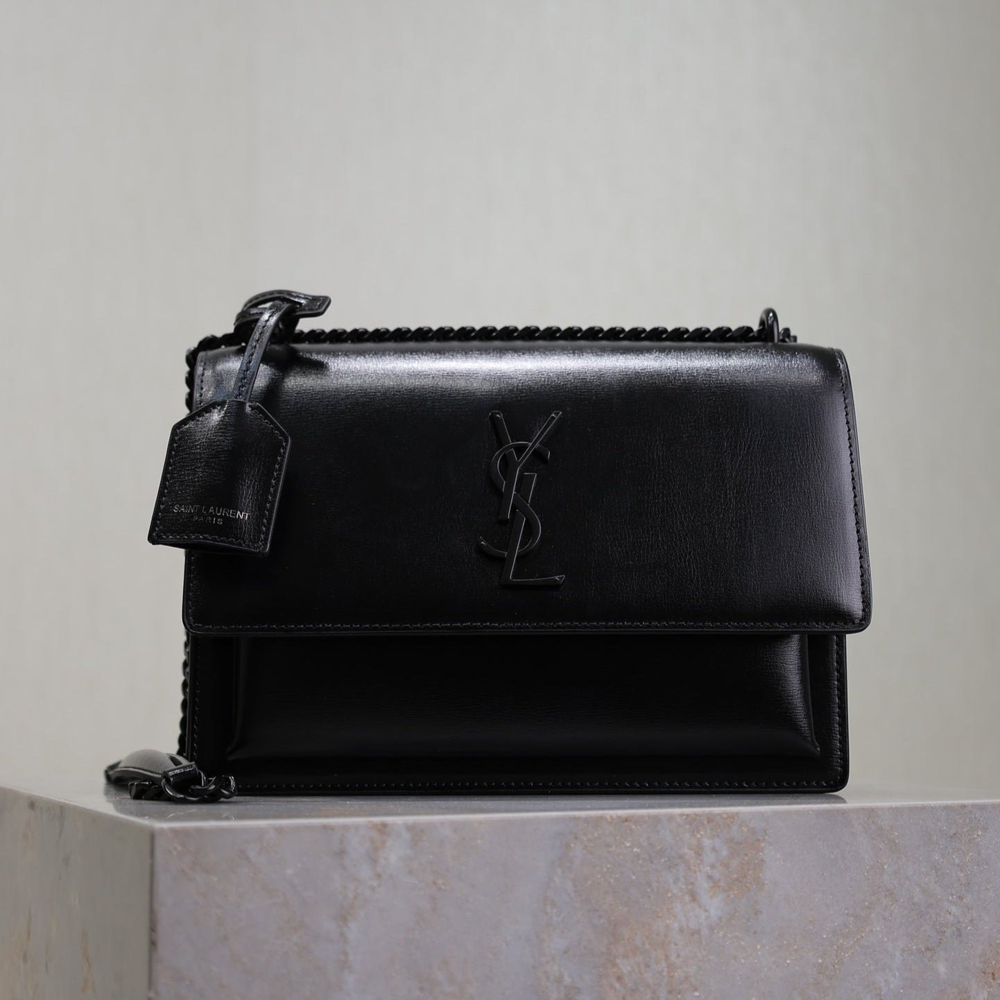 {Style No: IQCY9YO9} YSL 25S SUNSET BAG 22 IN BLACK CALFSKIN BLACK HARDWRE