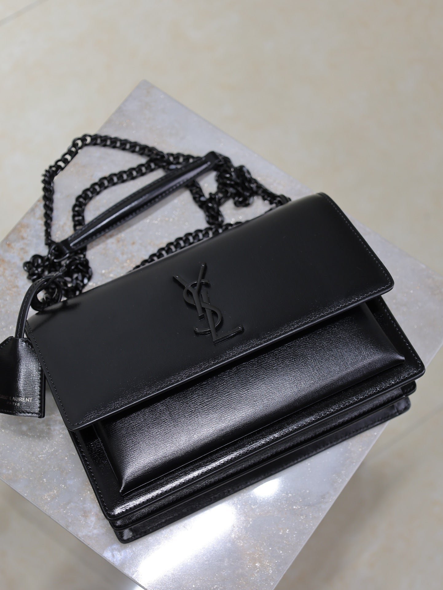 {Style No: IQCY9YO9} YSL 25S SUNSET BAG 22 IN BLACK CALFSKIN BLACK HARDWRE - Image 4