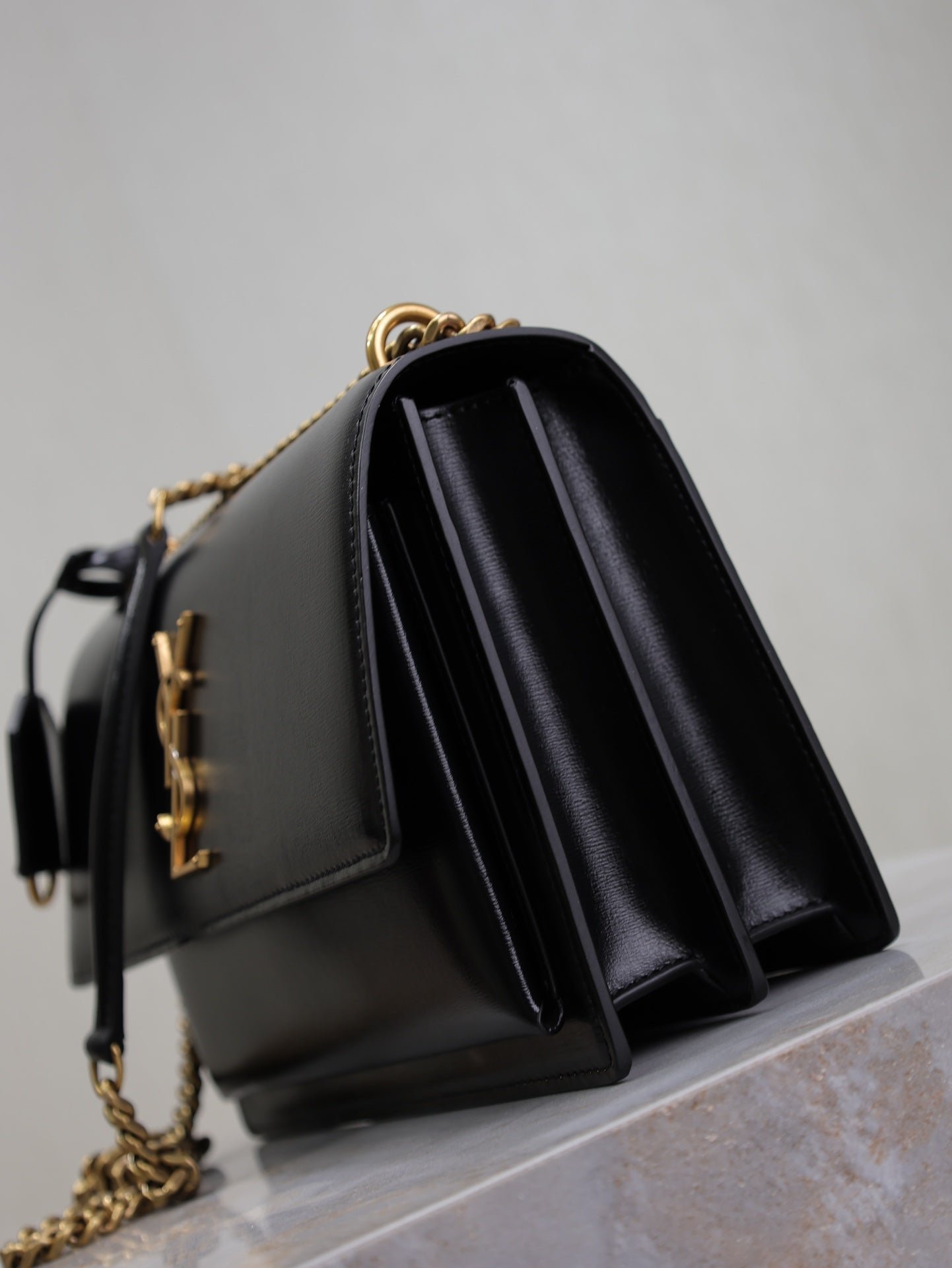 {Style No: NJZFYE1J} YSL 25S SUNSET BAG 22 IN BLACK CALFSKIN GOLD HARDWARE - Image 7