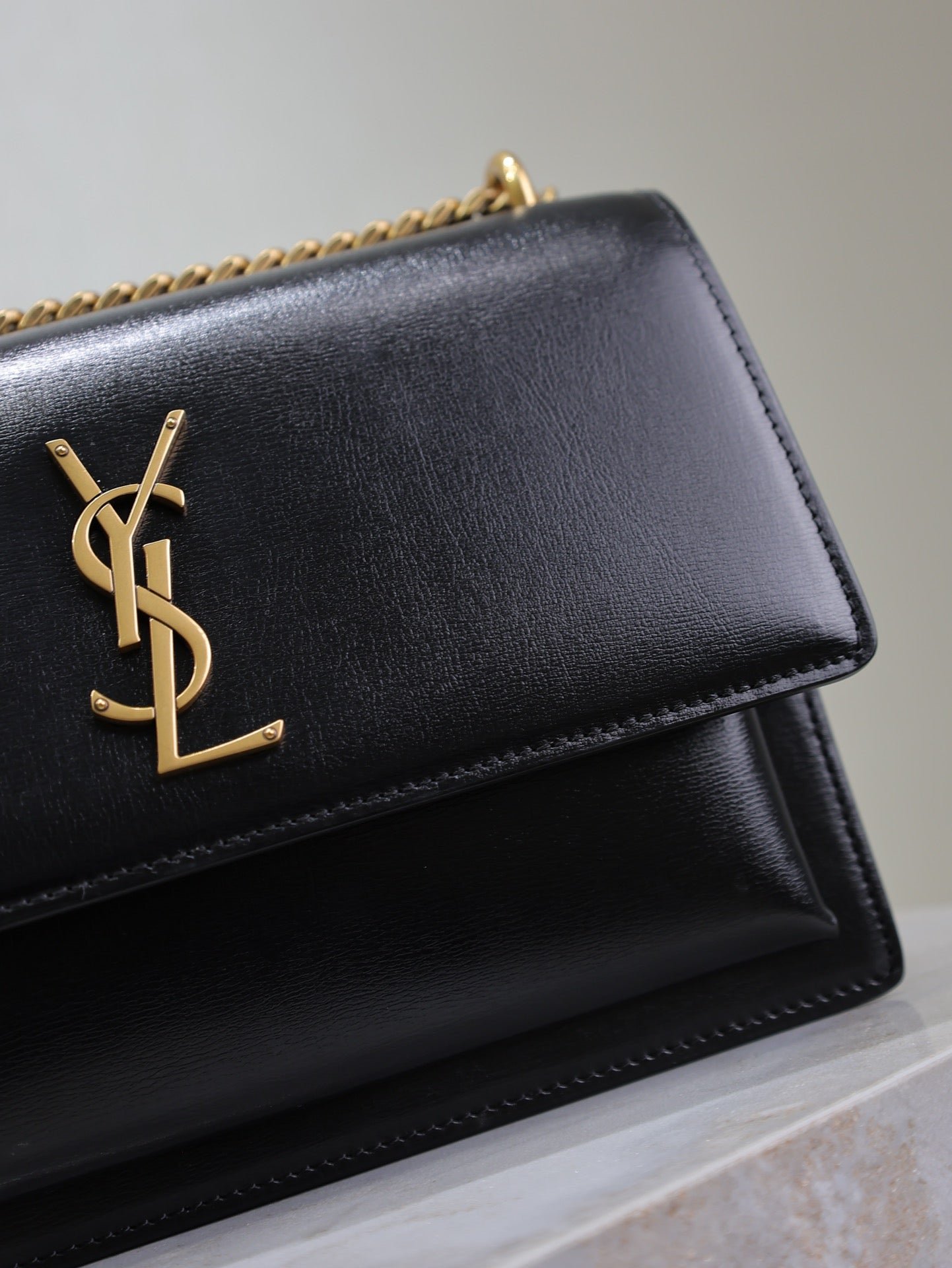 {Style No: NJZFYE1J} YSL 25S SUNSET BAG 22 IN BLACK CALFSKIN GOLD HARDWARE - Image 3