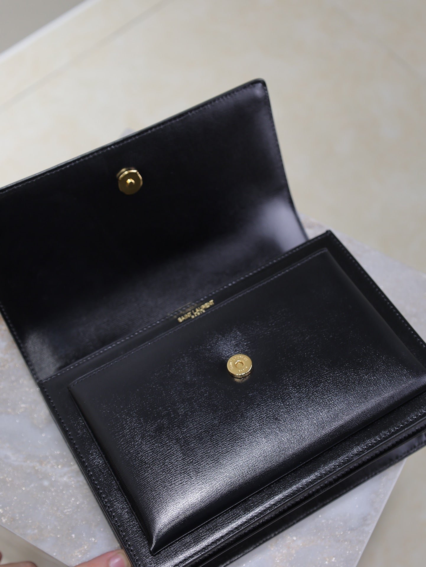 {Style No: NJZFYE1J} YSL 25S SUNSET BAG 22 IN BLACK CALFSKIN GOLD HARDWARE - Image 4