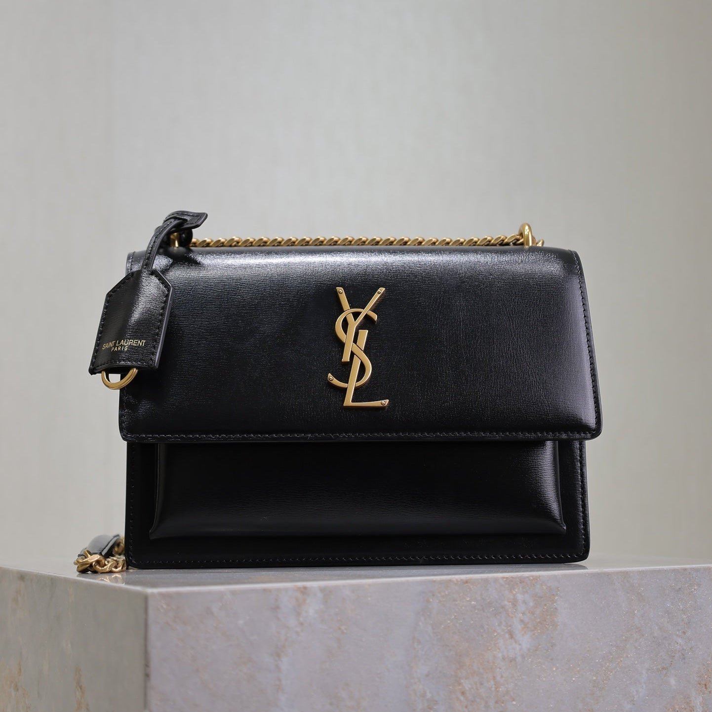 {Style No: NJZFYE1J} YSL 25S SUNSET BAG 22 IN BLACK CALFSKIN GOLD HARDWARE