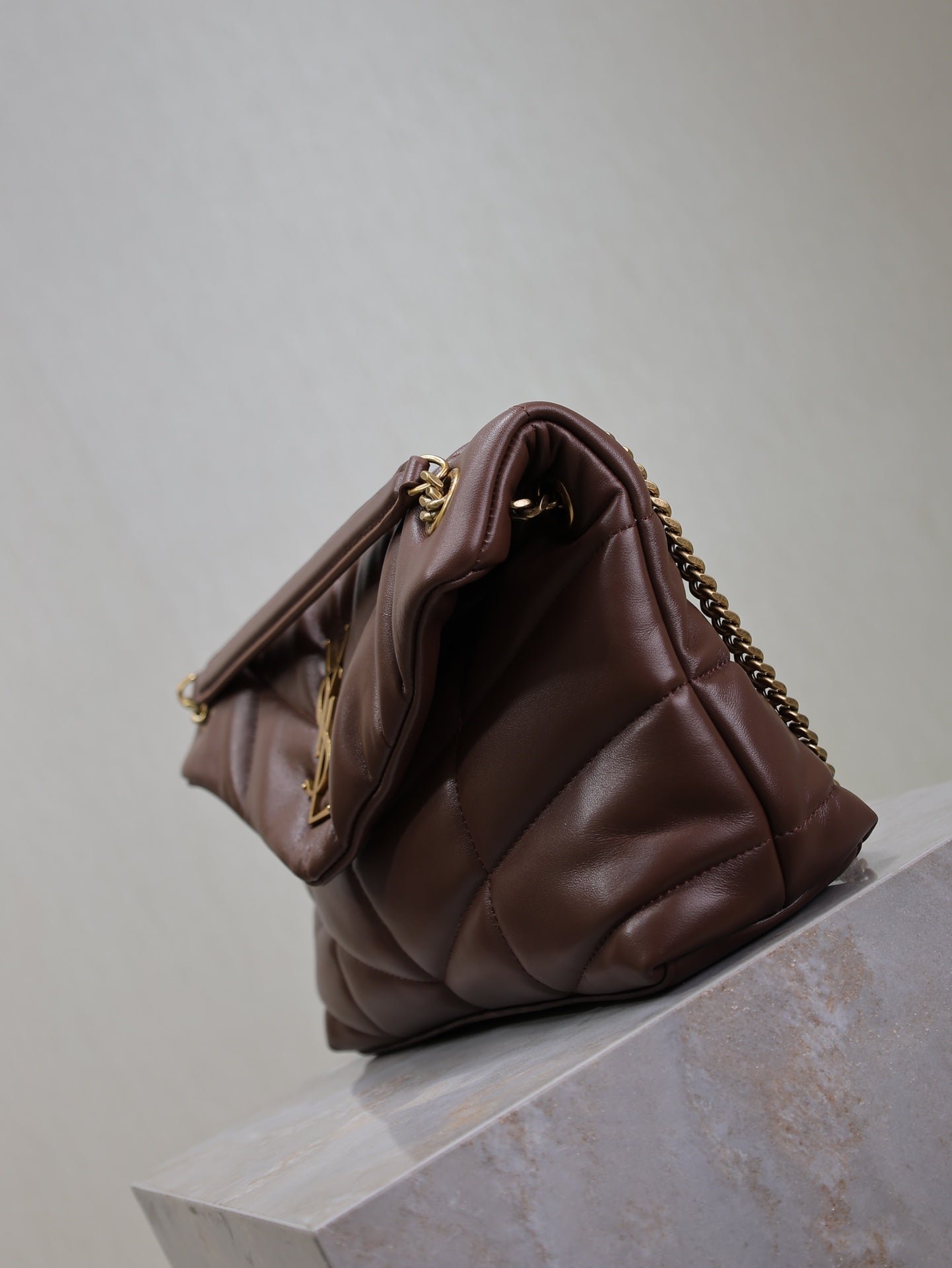 {Style No: 3X4KEAZR} YSL 25S LOULOU PUFFER MM 29 IN DARK BROWN CALFSKIN GOLD HARDWARE - Image 7