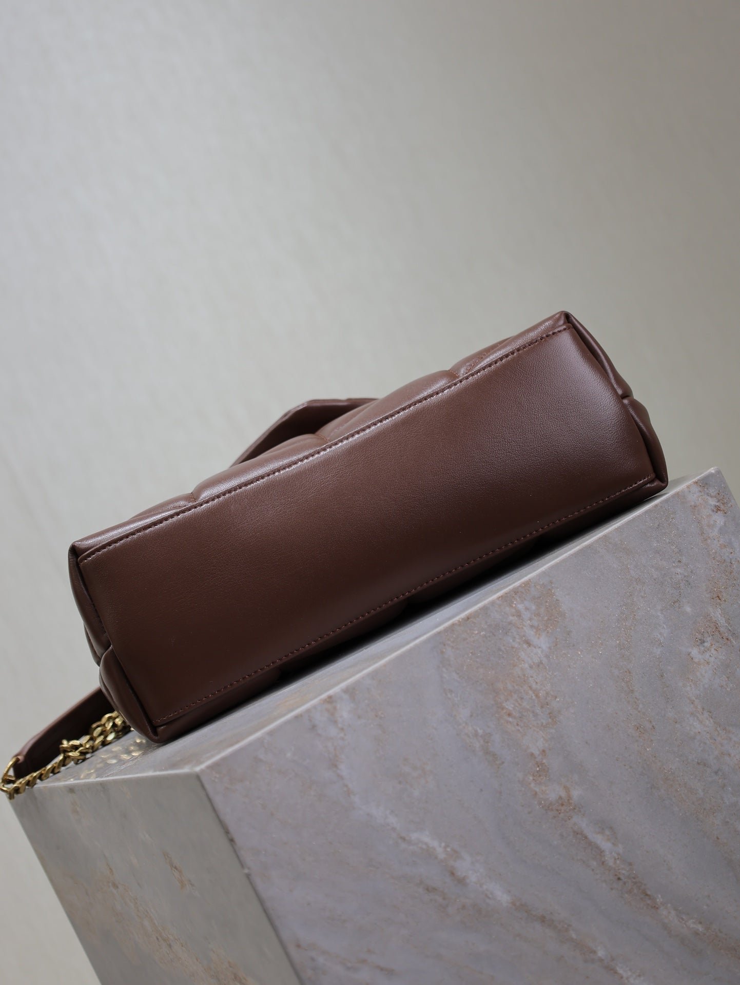 {Style No: 3X4KEAZR} YSL 25S LOULOU PUFFER MM 29 IN DARK BROWN CALFSKIN GOLD HARDWARE - Image 9