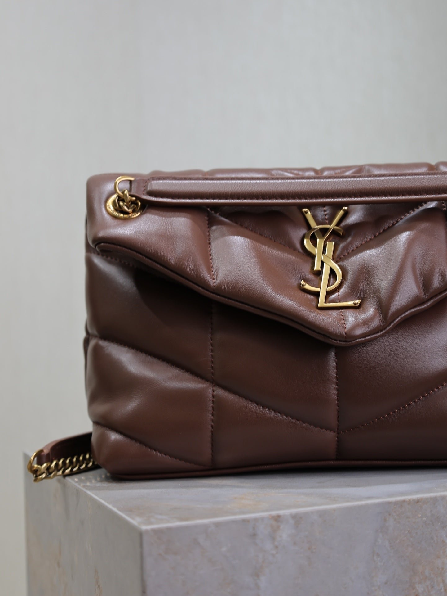 {Style No: 3X4KEAZR} YSL 25S LOULOU PUFFER MM 29 IN DARK BROWN CALFSKIN GOLD HARDWARE - Image 3