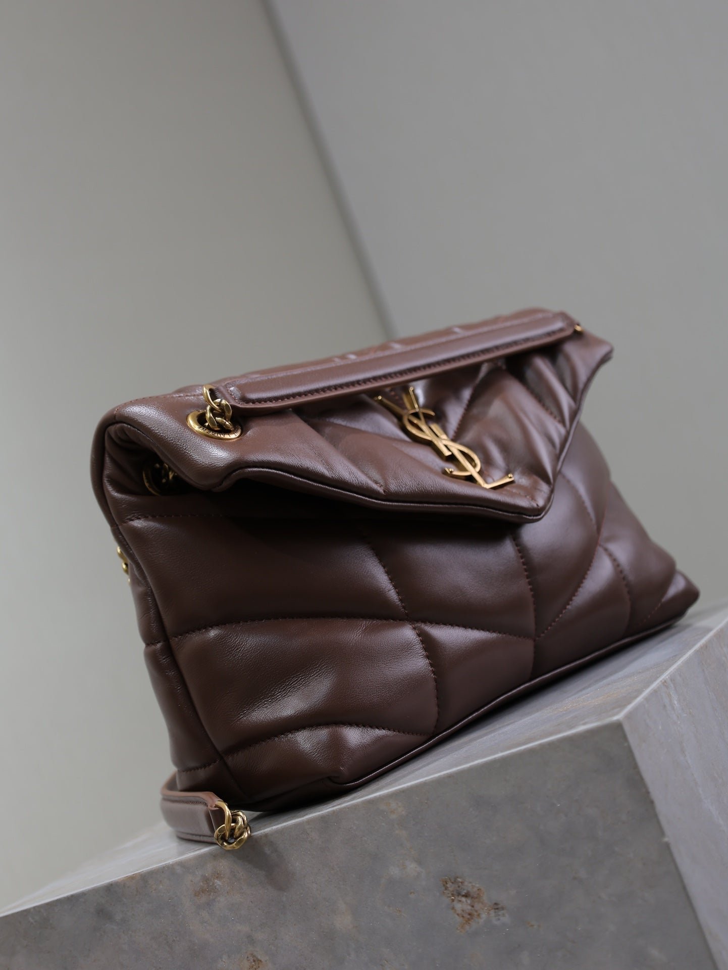 {Style No: 3X4KEAZR} YSL 25S LOULOU PUFFER MM 29 IN DARK BROWN CALFSKIN GOLD HARDWARE - Image 6