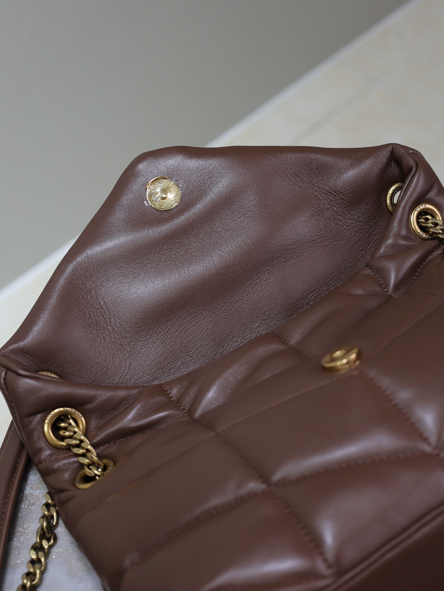 {Style No: 3X4KEAZR} YSL 25S LOULOU PUFFER MM 29 IN DARK BROWN CALFSKIN GOLD HARDWARE - Image 4