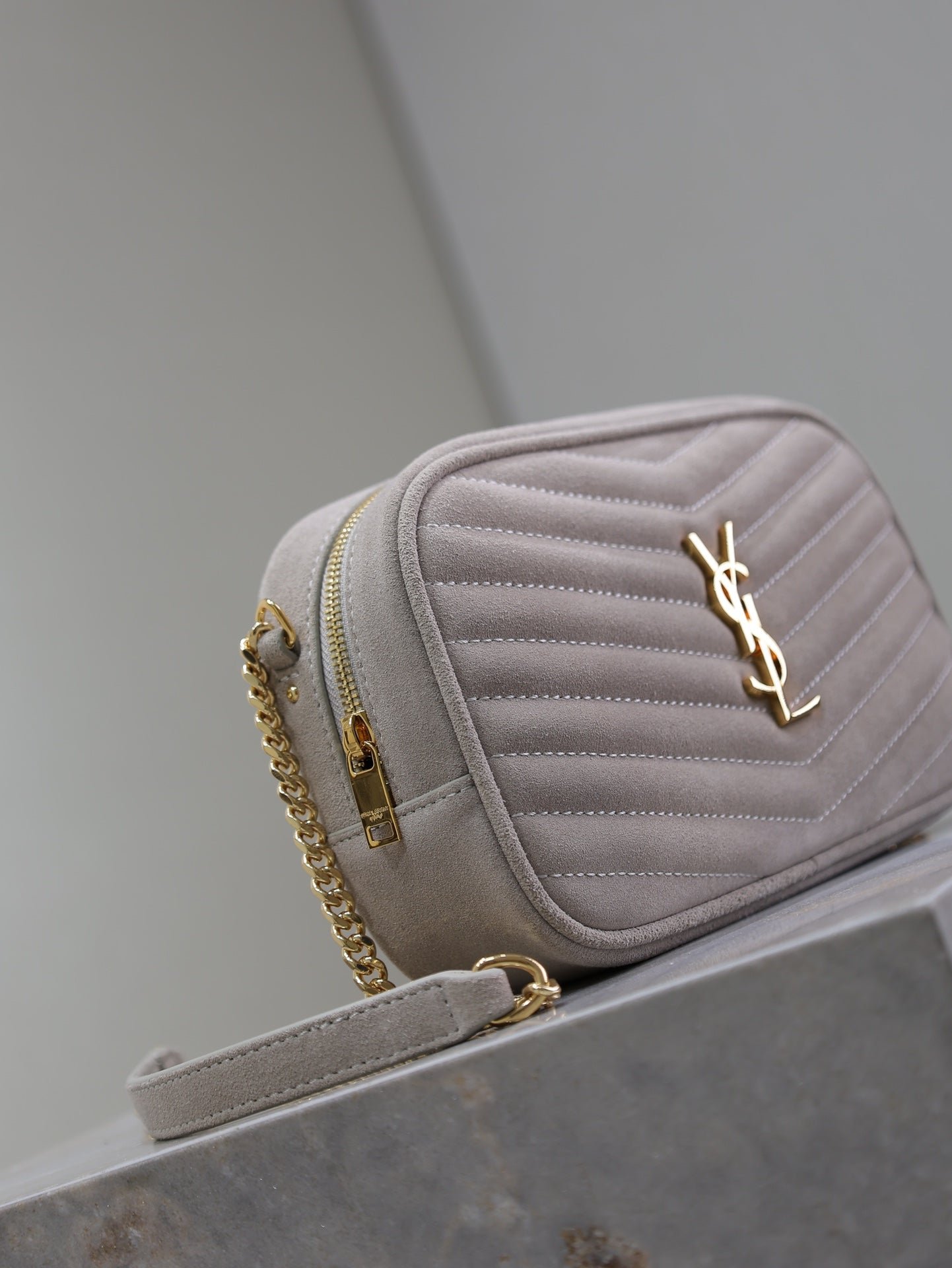 {Style No: 3OGR6DKK} LOU MINI CAMERA BAG 18 IN SILVER PINK SUEDE GOLD HARDWARE - Image 5
