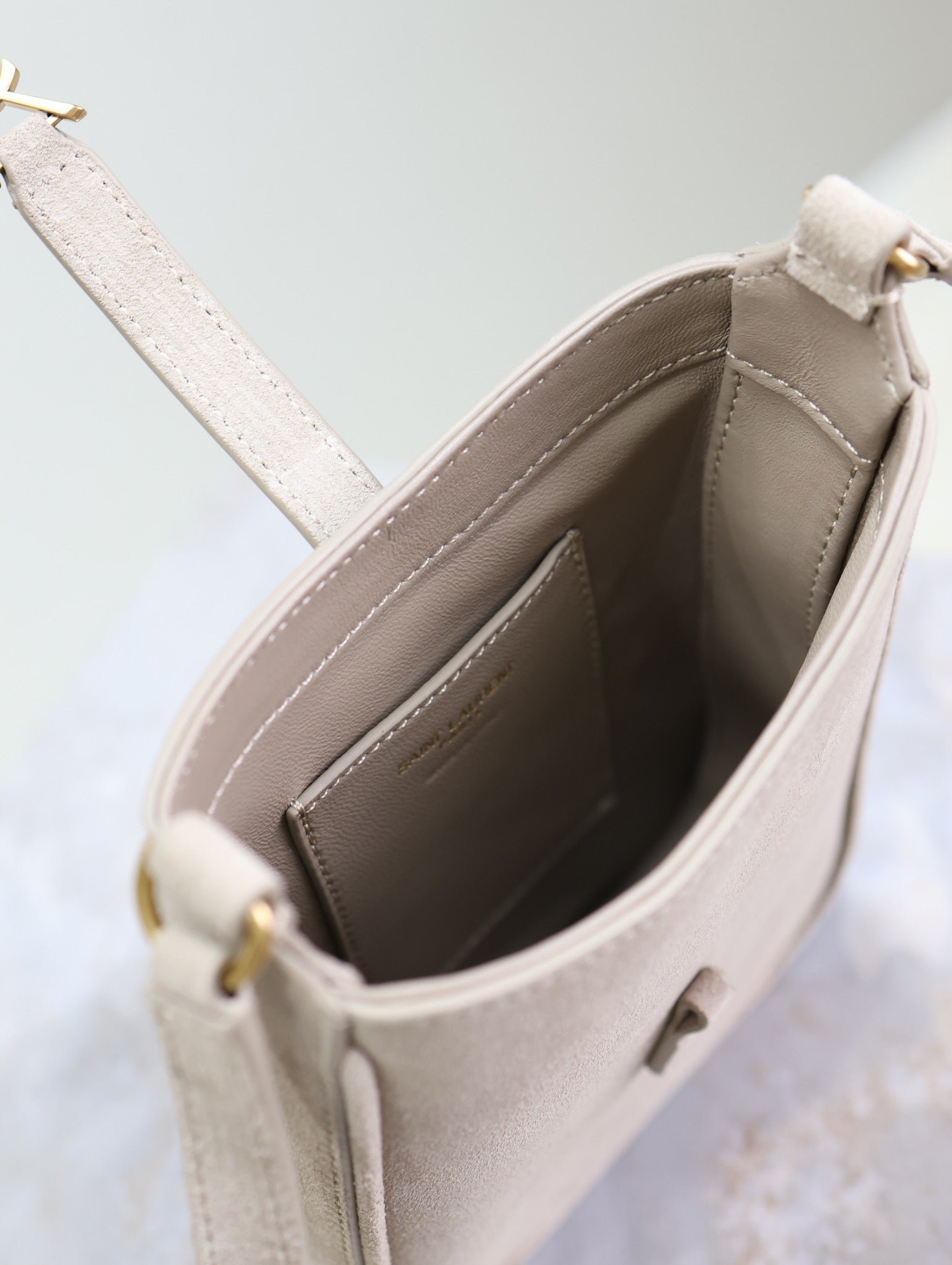 {Style No: I943DTA8} LE 5 À 7 HOBO MINI BAG 18 IN LIGHT BROWN SUEDE COPPER HARDWARE - Image 5