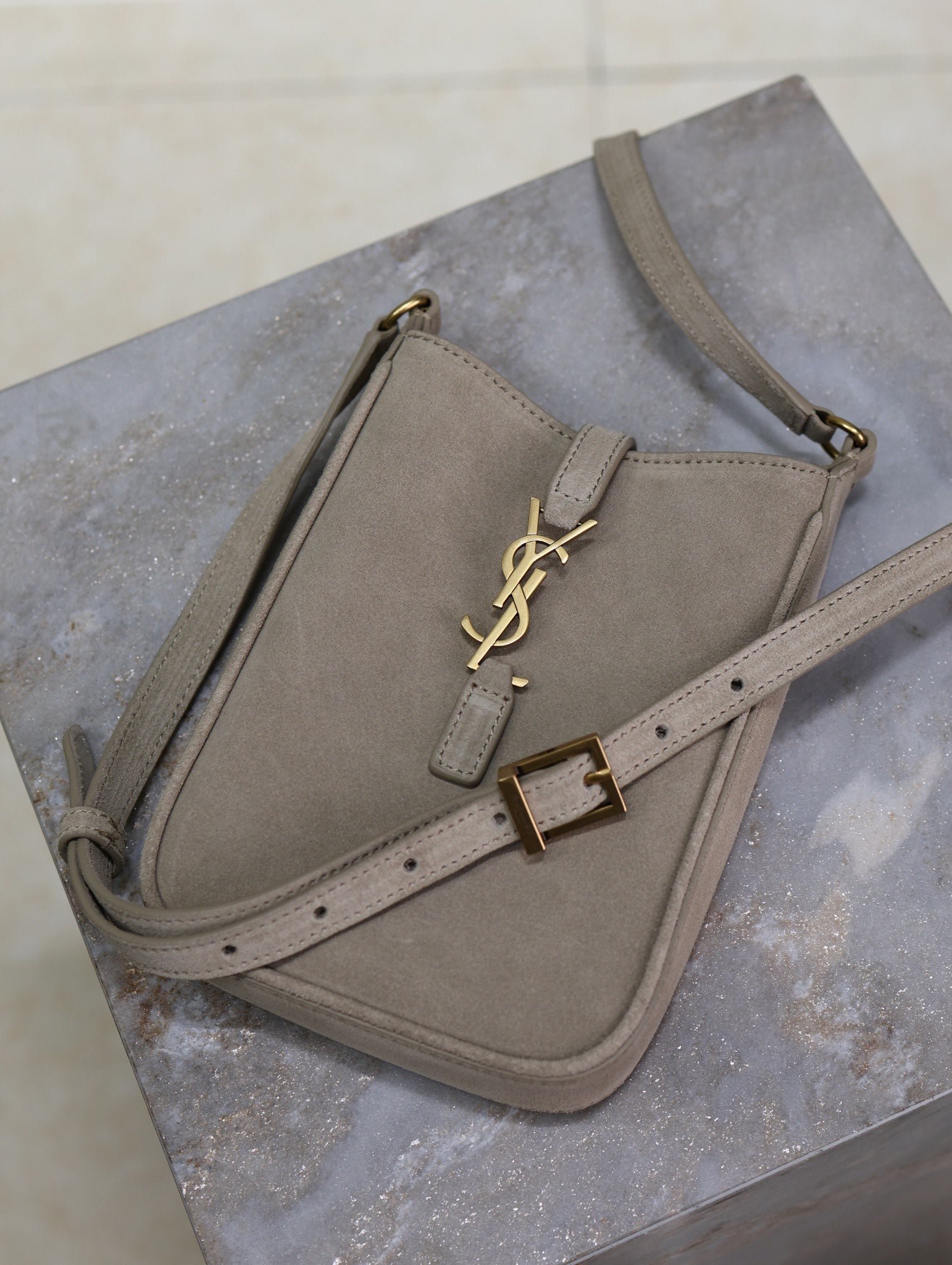 {Style No: I943DTA8} LE 5 À 7 HOBO MINI BAG 18 IN LIGHT BROWN SUEDE COPPER HARDWARE - Image 2