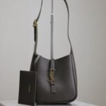{Style No: 7G25DTAW} LE 5 À 7 MINI BAG 16 IN KHAKI GREEN LAMBSKIN