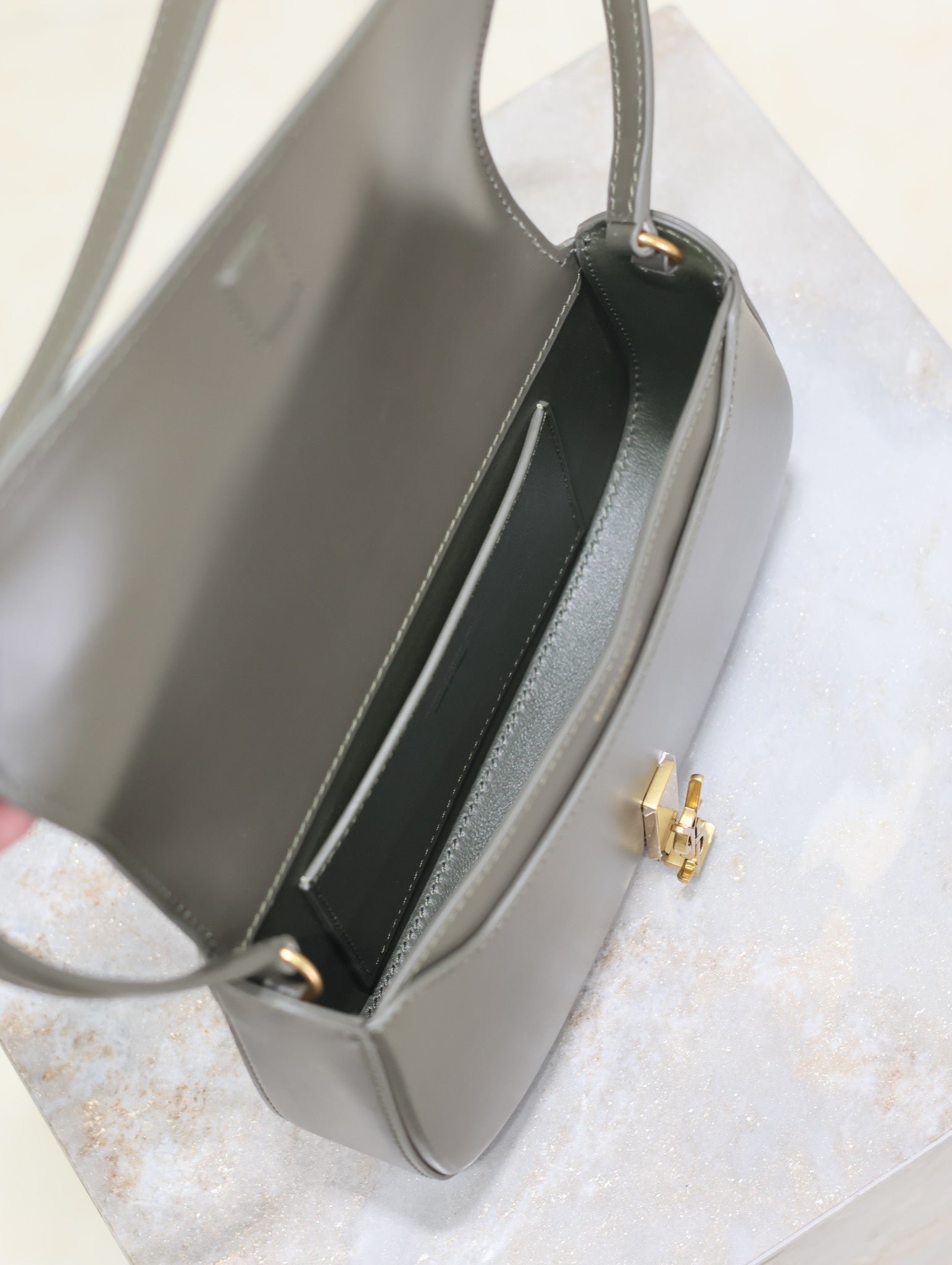 {Style No: R7ROYFTS} MINI VOLTAIRE IN BOX 17 IN KOMBU GREEN CALFSKIN GOLD LOGO - Image 5