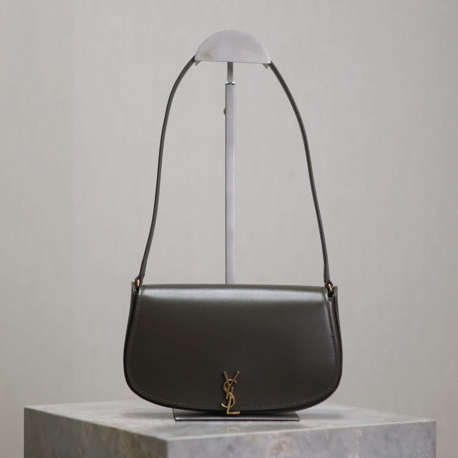 {Style No: R7ROYFTS} MINI VOLTAIRE IN BOX 17 IN KOMBU GREEN CALFSKIN GOLD LOGO
