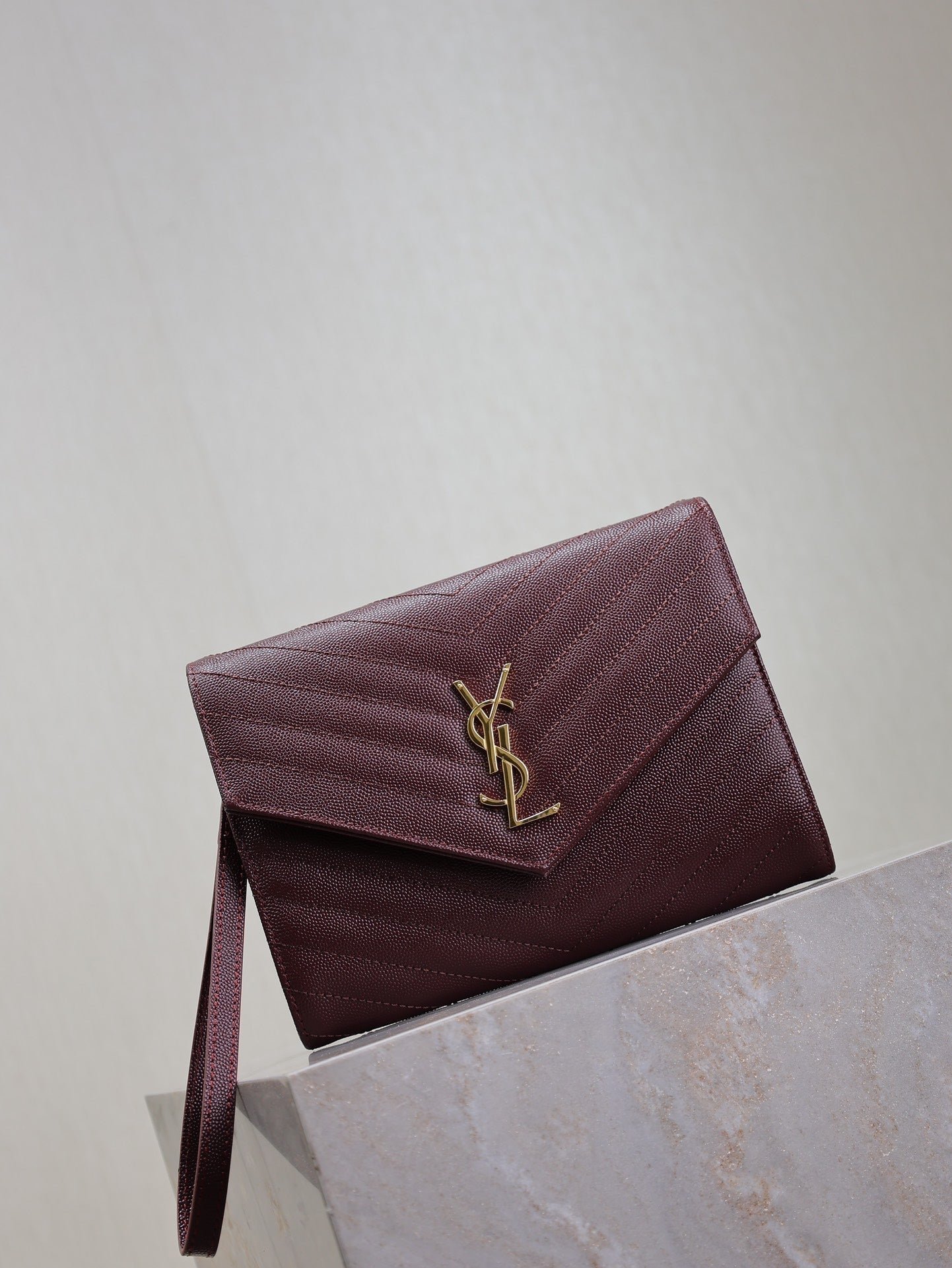 {Style No: JPZGBND5} CASSANDRE CLUTCH 21 IN BORDEAUX RED LAMBSKIN GOLD HARDWARE - Image 4