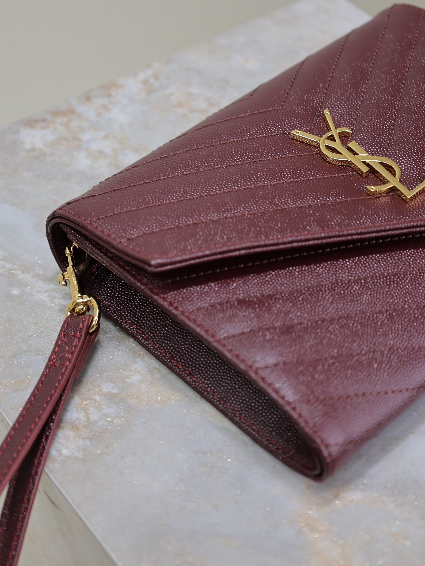 {Style No: JPZGBND5} CASSANDRE CLUTCH 21 IN BORDEAUX RED LAMBSKIN GOLD HARDWARE - Image 5