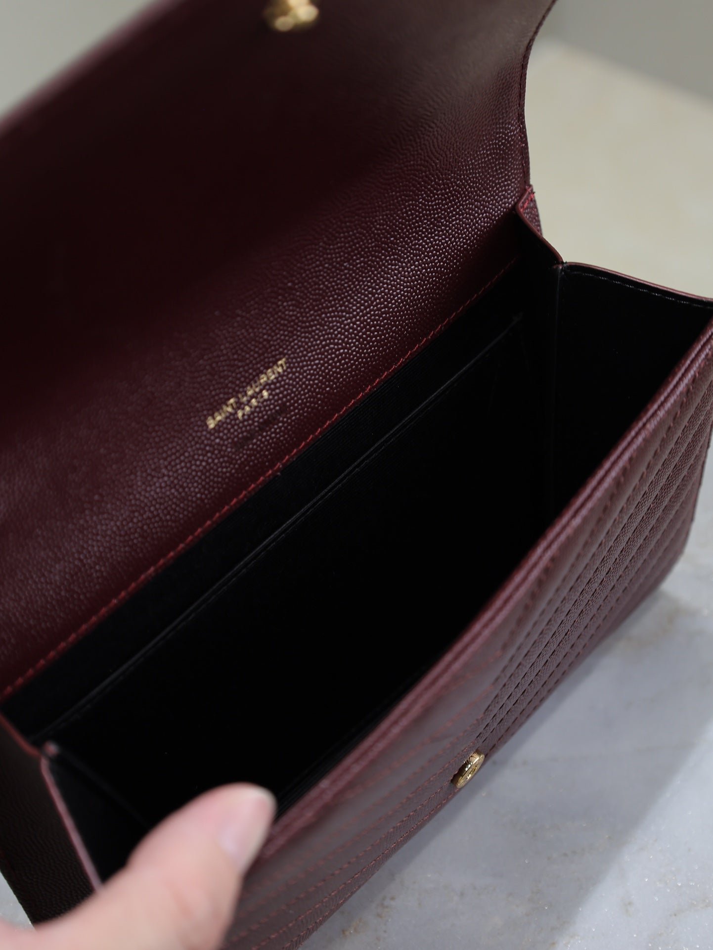 {Style No: JPZGBND5} CASSANDRE CLUTCH 21 IN BORDEAUX RED LAMBSKIN GOLD HARDWARE - Image 9