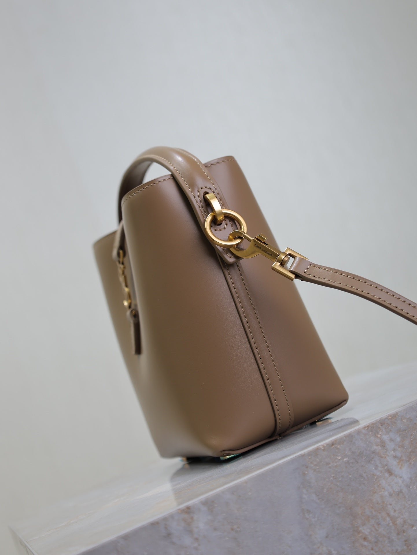{Style No: 6SC5TIYK} LE 37 MINI BUCKET BAG 15 IN BROWN CALFSKIN GOLD HARDWARE - Image 9