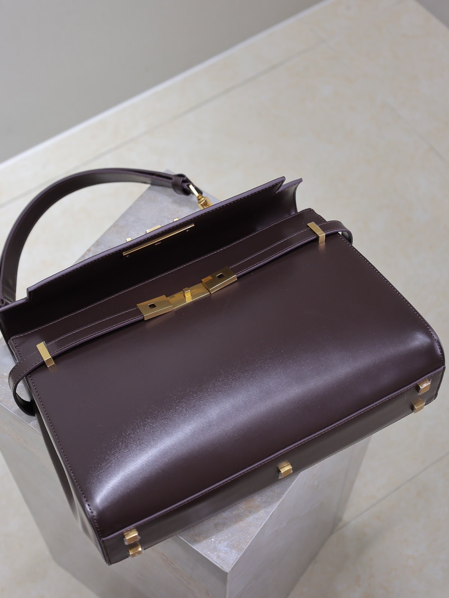{Style No: 1NBTD4RH} MANHATTAN TOP HANDLE BAG 32 IN BRUNETTE BROWN CALFSKIN - Image 4