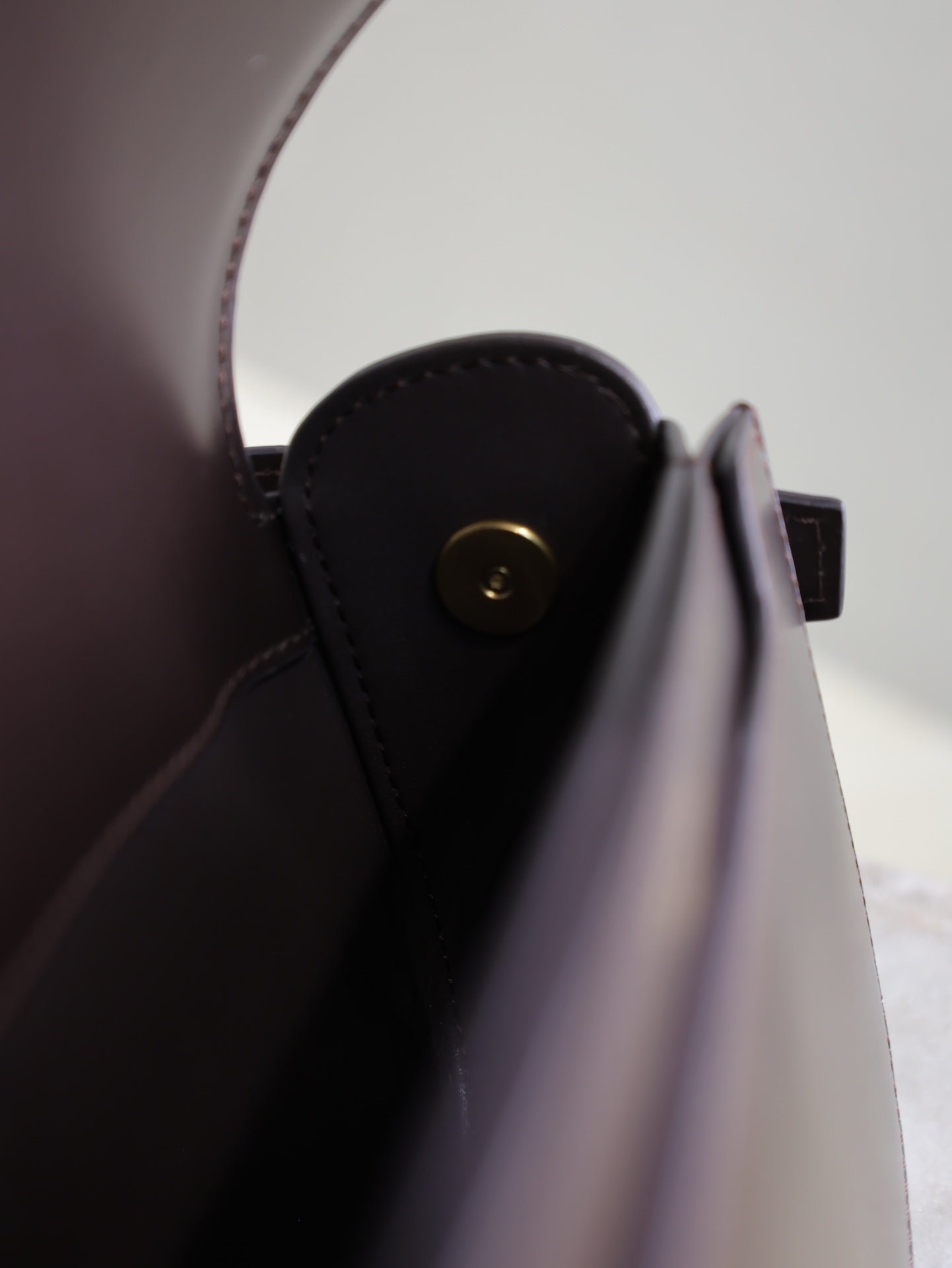 {Style No: QIXM5XW6} VOLTAIRE 24 IN BRUNETTE BROWN CALFSKIN - Image 4