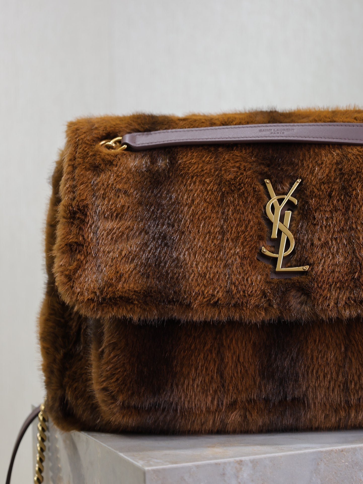 {Style No: KARAZP7N} NIKI LARGE 32 IN COFFE BROWN MINK FUR GOLD HARDWARE - Image 3