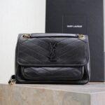 {Style No: J8BNN5U2} NIKI MEDIUM 28 IN BLACK LAMBSKIN BLACK LOGO GOLD CHAIN