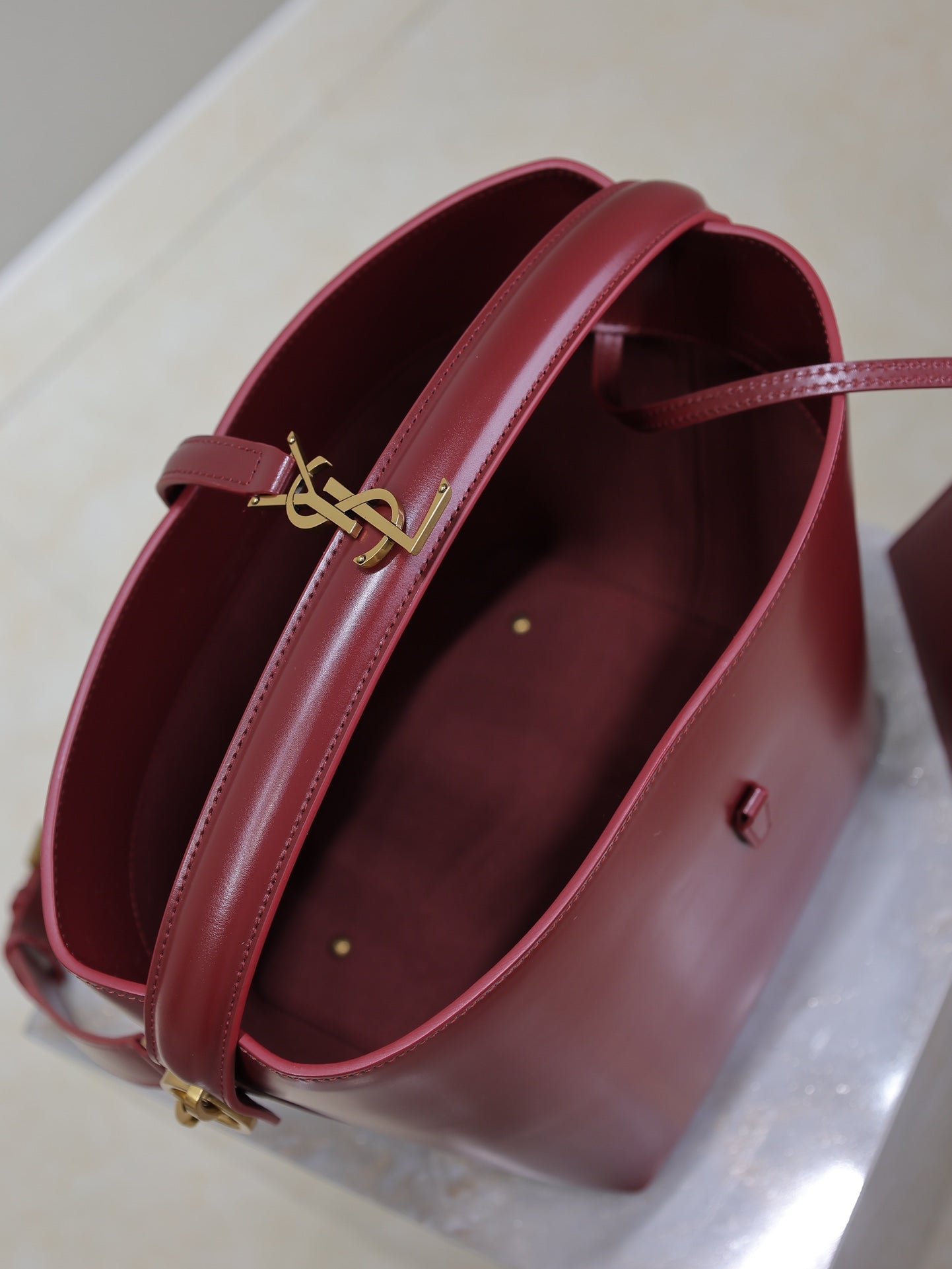 {Style No: PF9HLMYH} YSL 25S LE 5 À 7 BUCKET 26 IN DARK BURGUNDY CALFSKIN GOLD HARDWRE - Image 5