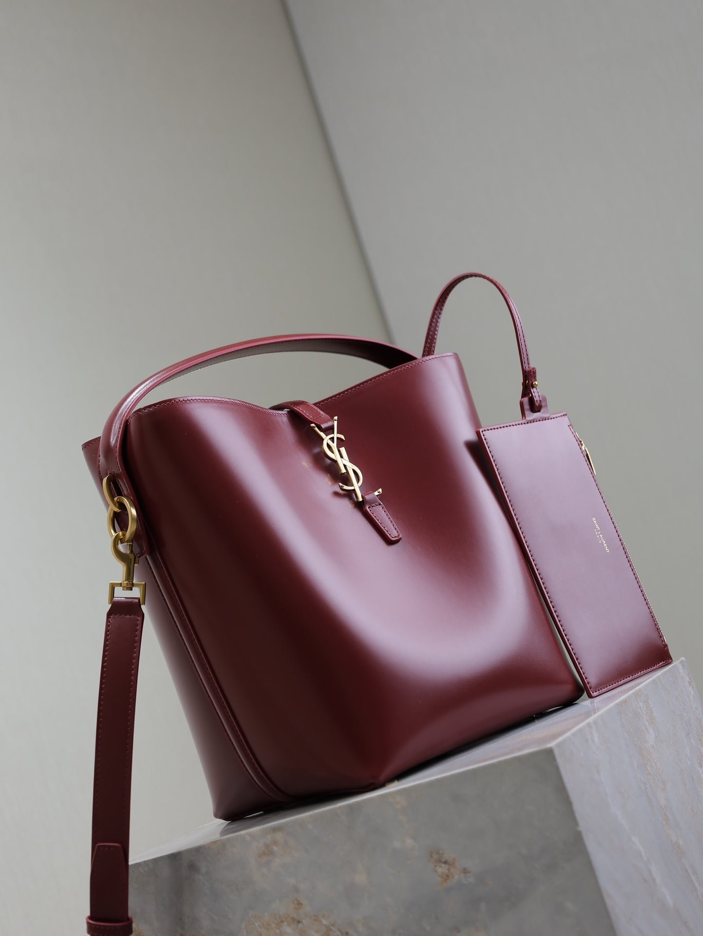 {Style No: PF9HLMYH} YSL 25S LE 5 À 7 BUCKET 26 IN DARK BURGUNDY CALFSKIN GOLD HARDWRE - Image 8