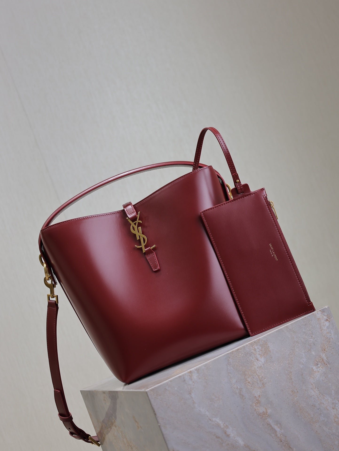 {Style No: PF9HLMYH} YSL 25S LE 5 À 7 BUCKET 26 IN DARK BURGUNDY CALFSKIN GOLD HARDWRE - Image 7