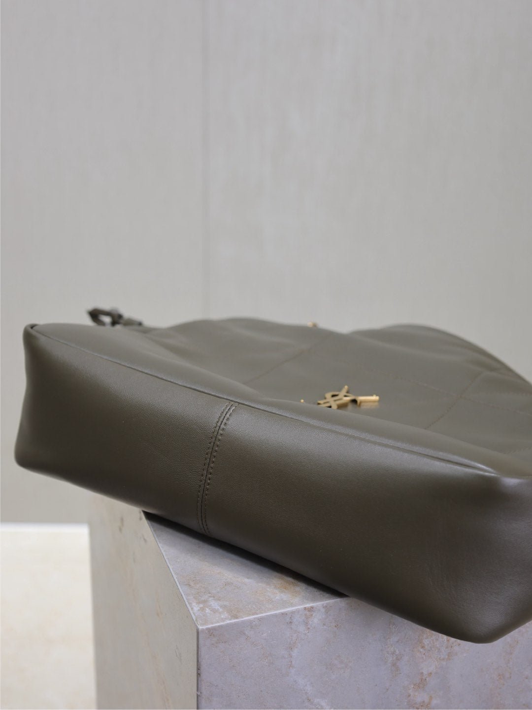 {Style No: 87YFPUHK} JAMIE LARGE POCHON 34 IN UNIFORM GREEN LAMBSKIN COPPER HARDWARE - Image 2