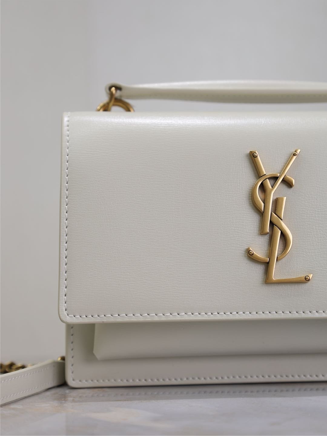 {Style No: YK334PYA} SUNSET SMALL BAG 19 IN WHITE CALFSKIN GOLD HARDWARE - Image 5