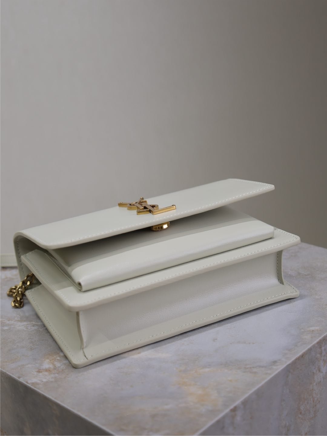 {Style No: YK334PYA} SUNSET SMALL BAG 19 IN WHITE CALFSKIN GOLD HARDWARE - Image 8