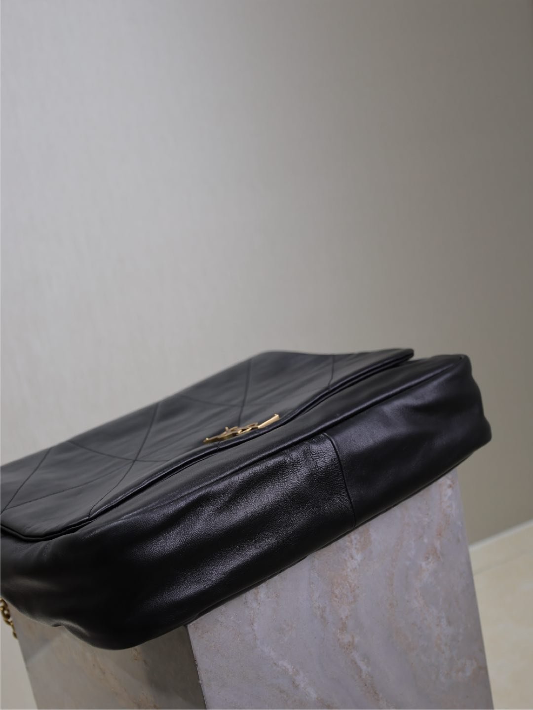 {Style No: SU9IBQFK} JAMIE 4.3 LARGE BAG 43 IN BLACK LAMBSKIN GOLD HARDWARE - Image 7