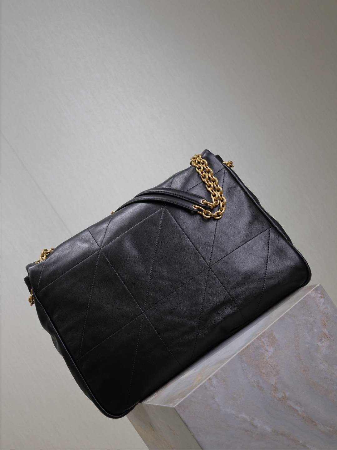{Style No: SU9IBQFK} JAMIE 4.3 LARGE BAG 43 IN BLACK LAMBSKIN GOLD HARDWARE - Image 4