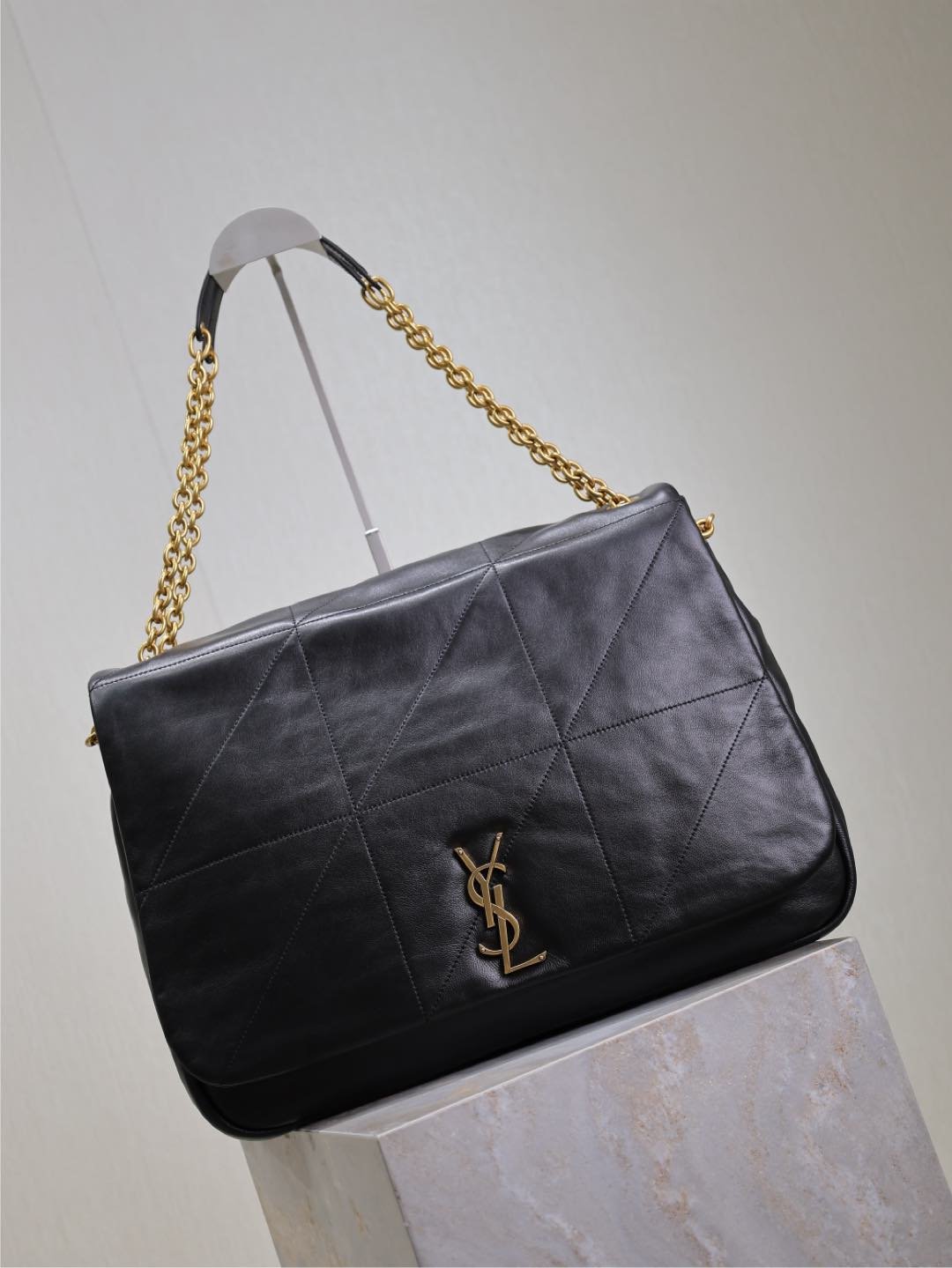 {Style No: SU9IBQFK} JAMIE 4.3 LARGE BAG 43 IN BLACK LAMBSKIN GOLD HARDWARE - Image 3