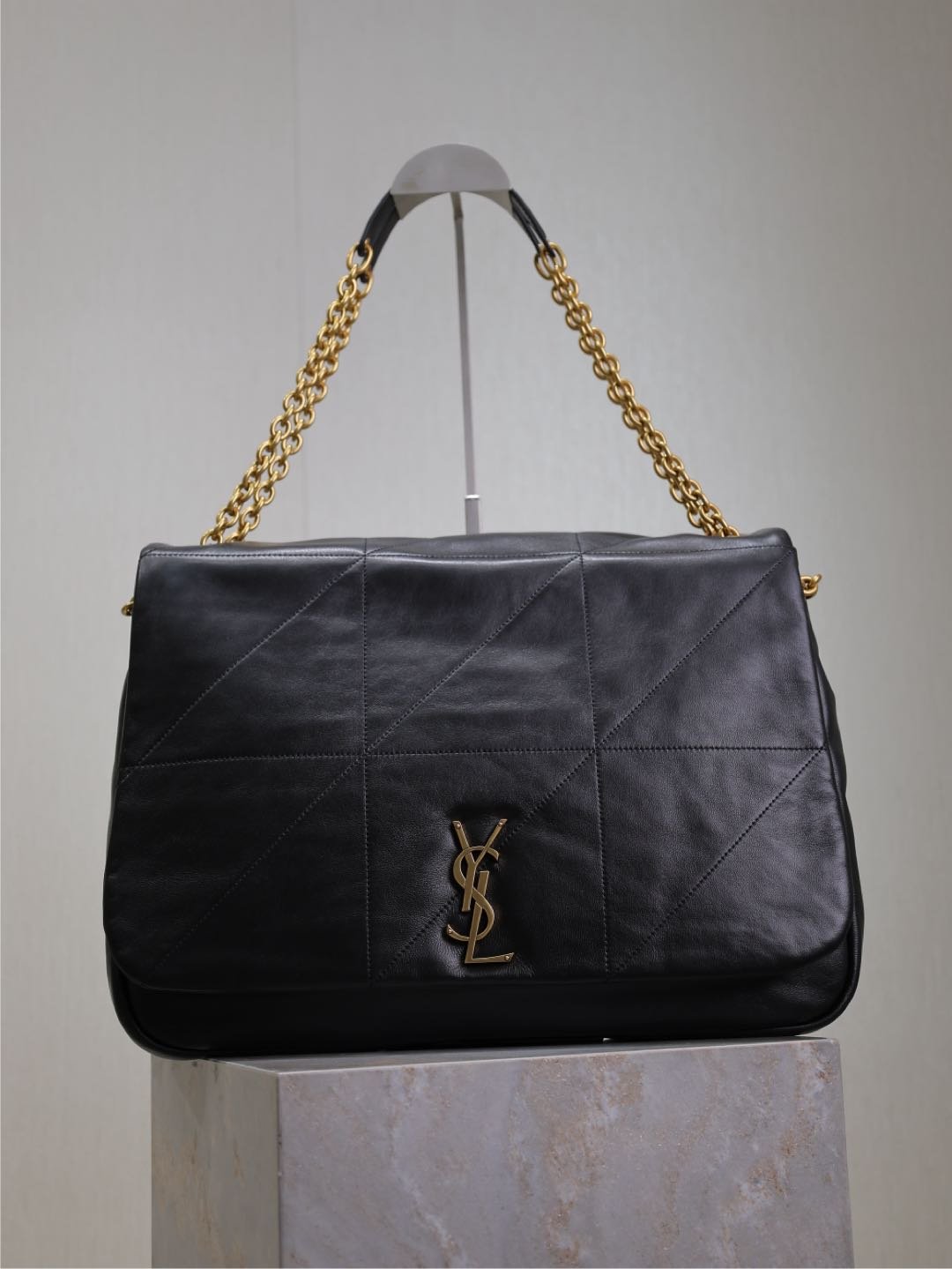 {Style No: SU9IBQFK} JAMIE 4.3 LARGE BAG 43 IN BLACK LAMBSKIN GOLD HARDWARE