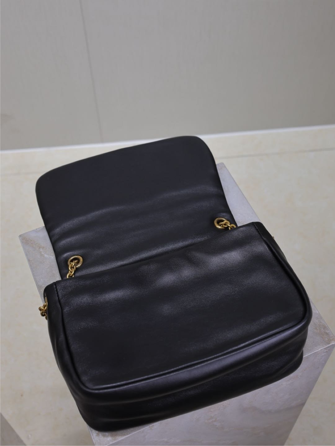 {Style No: 55U3QEEV} JAMIE 4.3 SMALL BAG 25 IN BLACK LAMBSKIN GOLD HARDWARE - Image 5