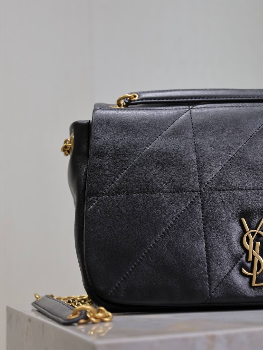 {Style No: 55U3QEEV} JAMIE 4.3 SMALL BAG 25 IN BLACK LAMBSKIN GOLD HARDWARE - Image 6