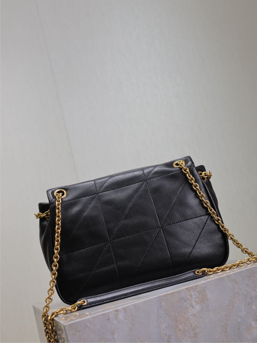 {Style No: 55U3QEEV} JAMIE 4.3 SMALL BAG 25 IN BLACK LAMBSKIN GOLD HARDWARE - Image 7