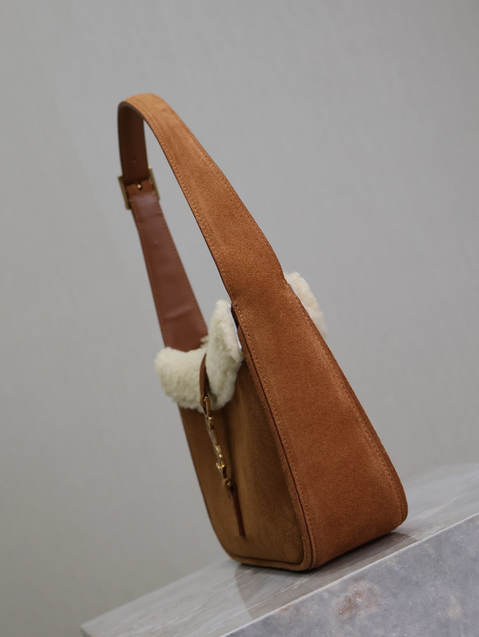 {Style No: LM212PS5} LE 5 À 7 SHOULDER BAG 25 IN BROWNIE SUEDE AND WHITE SHEARLING TRIM - Image 5