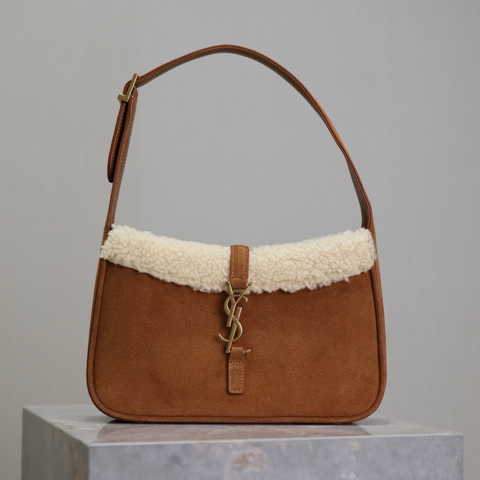 {Style No: LM212PS5} LE 5 À 7 SHOULDER BAG 25 IN BROWNIE SUEDE AND WHITE SHEARLING TRIM