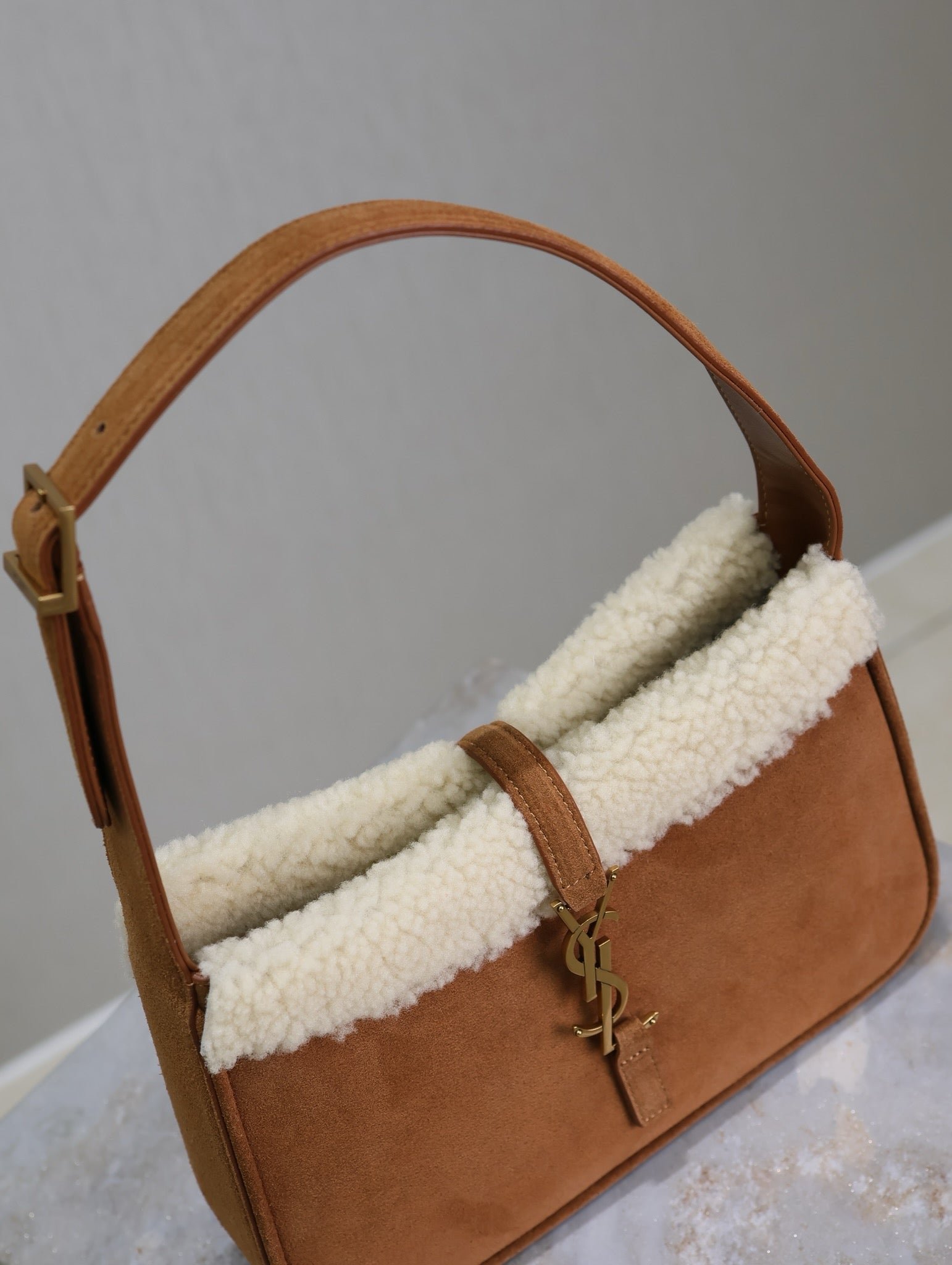 {Style No: LM212PS5} LE 5 À 7 SHOULDER BAG 25 IN BROWNIE SUEDE AND WHITE SHEARLING TRIM - Image 8