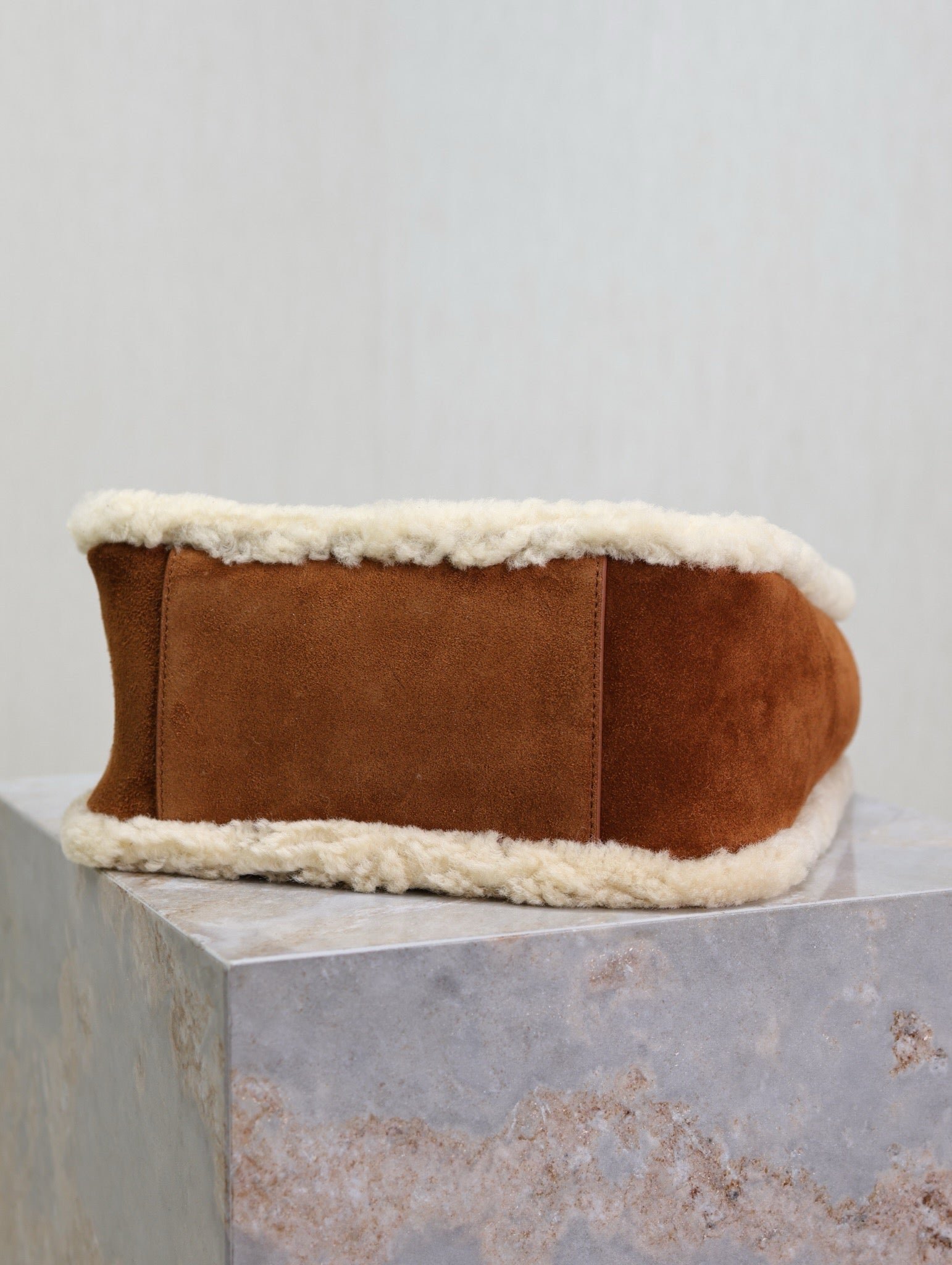 {Style No: 8U9X2EQA} LE 5 À 7 SMALL SUPPLE 23 IN AMBER ORANGE SUEDE AND WHITE LAMB FUR TRIM - Image 2