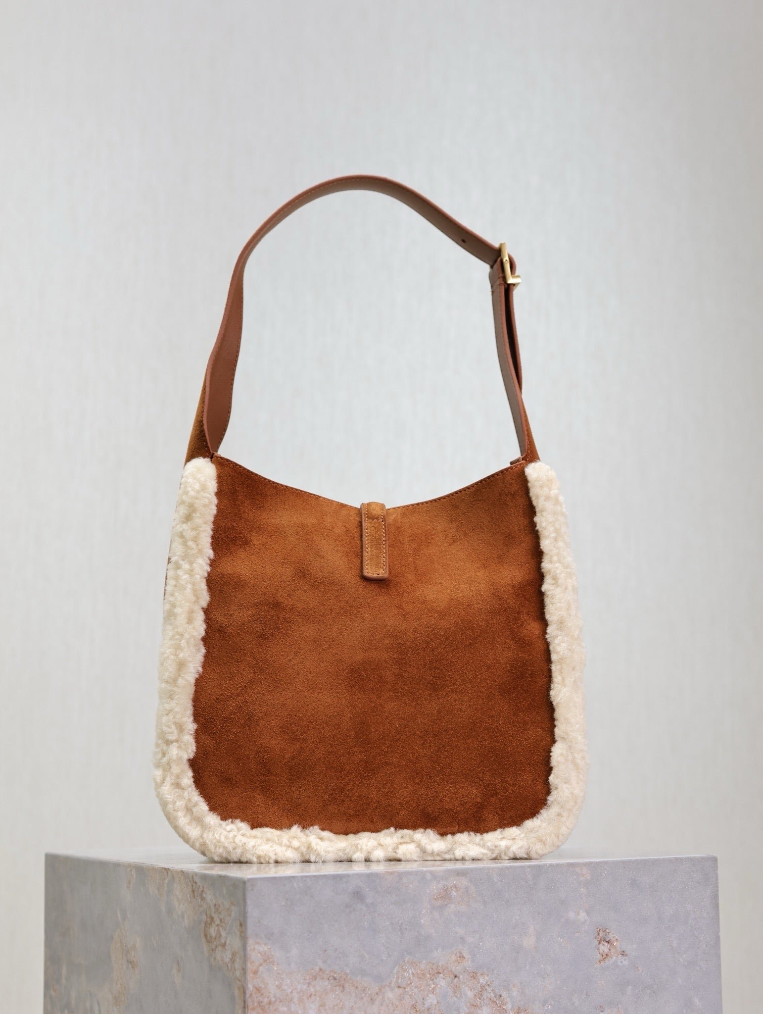 {Style No: 8U9X2EQA} LE 5 À 7 SMALL SUPPLE 23 IN AMBER ORANGE SUEDE AND WHITE LAMB FUR TRIM - Image 3