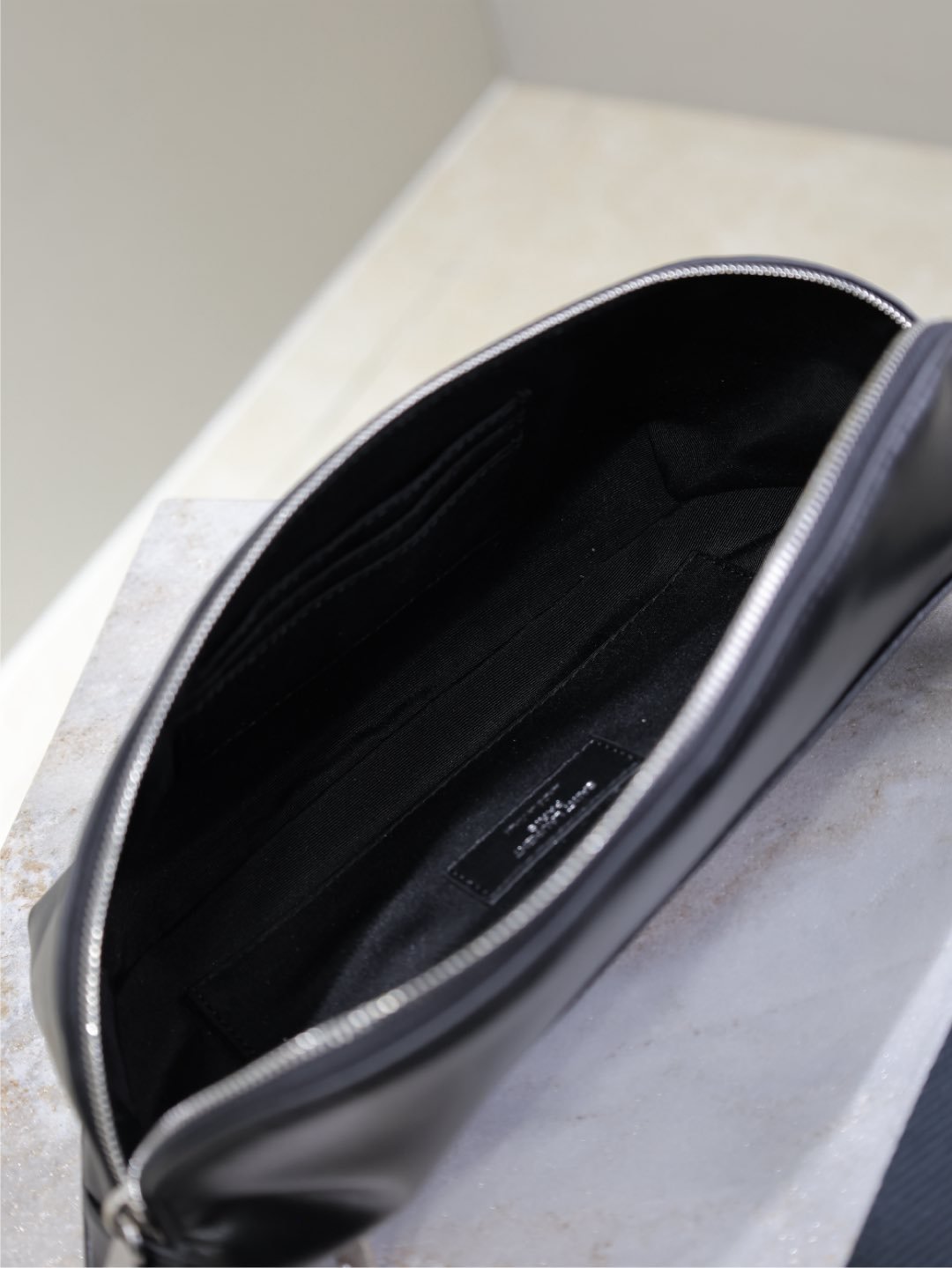 {Style No: LTIPXAX3} CLASSIC CROSSBODY BAG 26 IN BLACK LAMBSKIN - Image 5