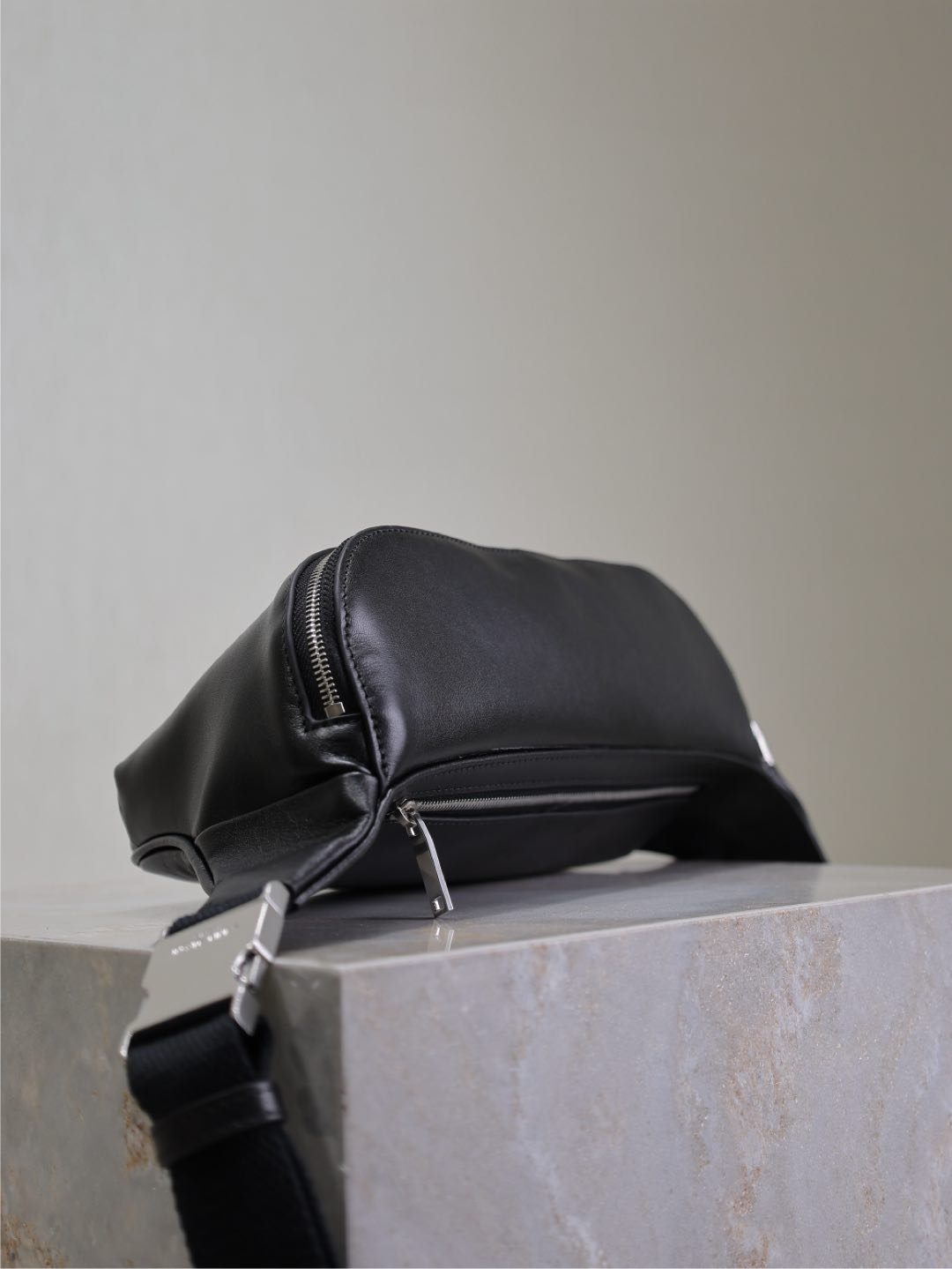 {Style No: LTIPXAX3} CLASSIC CROSSBODY BAG 26 IN BLACK LAMBSKIN - Image 6