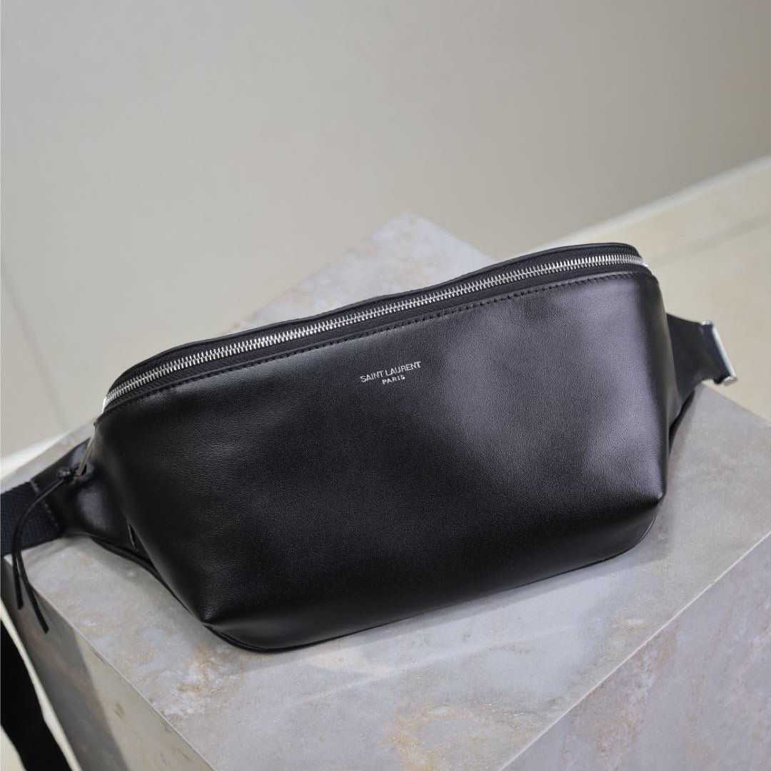 {Style No: LTIPXAX3} CLASSIC CROSSBODY BAG 26 IN BLACK LAMBSKIN